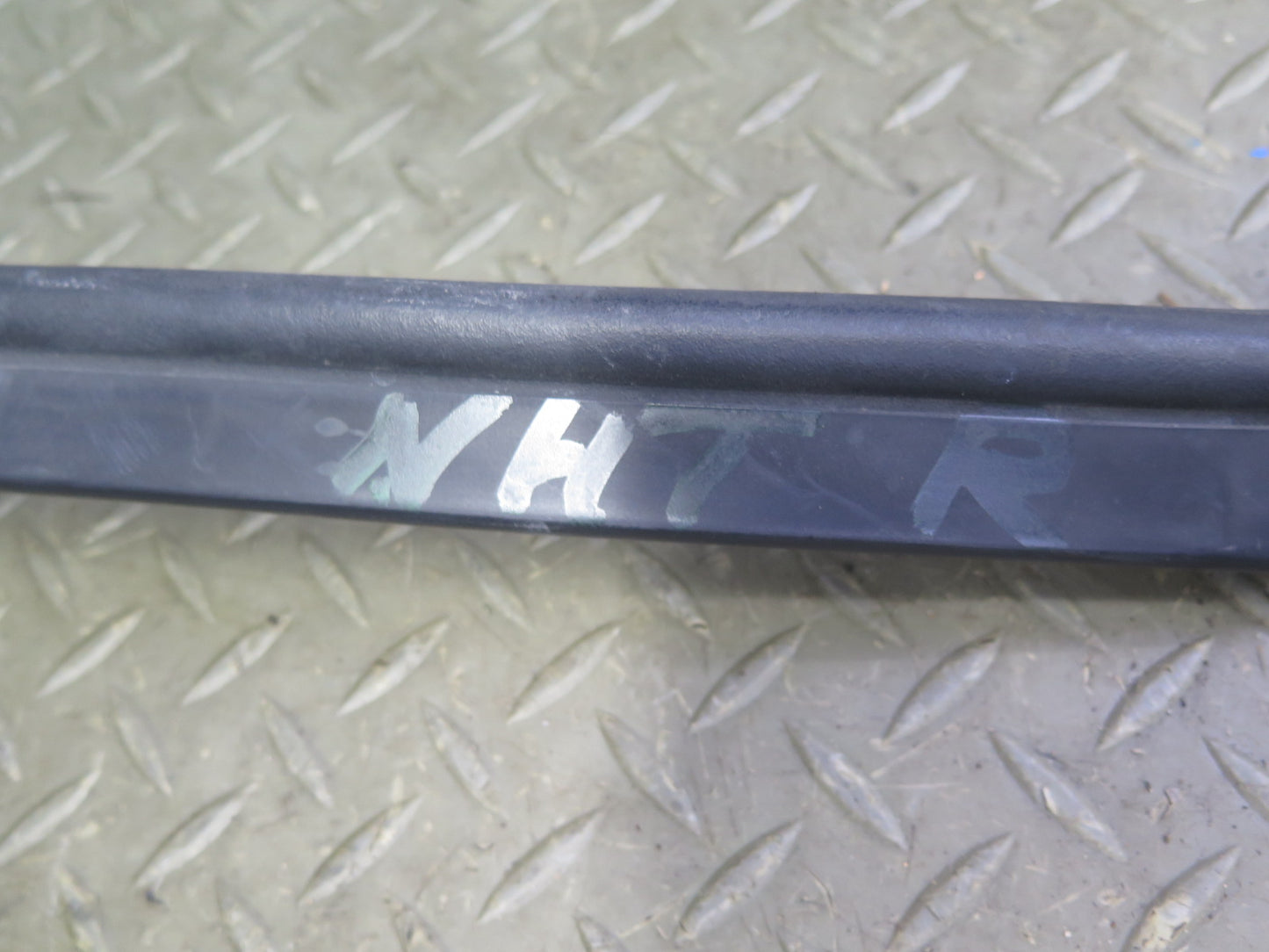 2003-2009 Hummer H2 Left & Right Roof Under Door Weatherstrip Rubber Seal Set