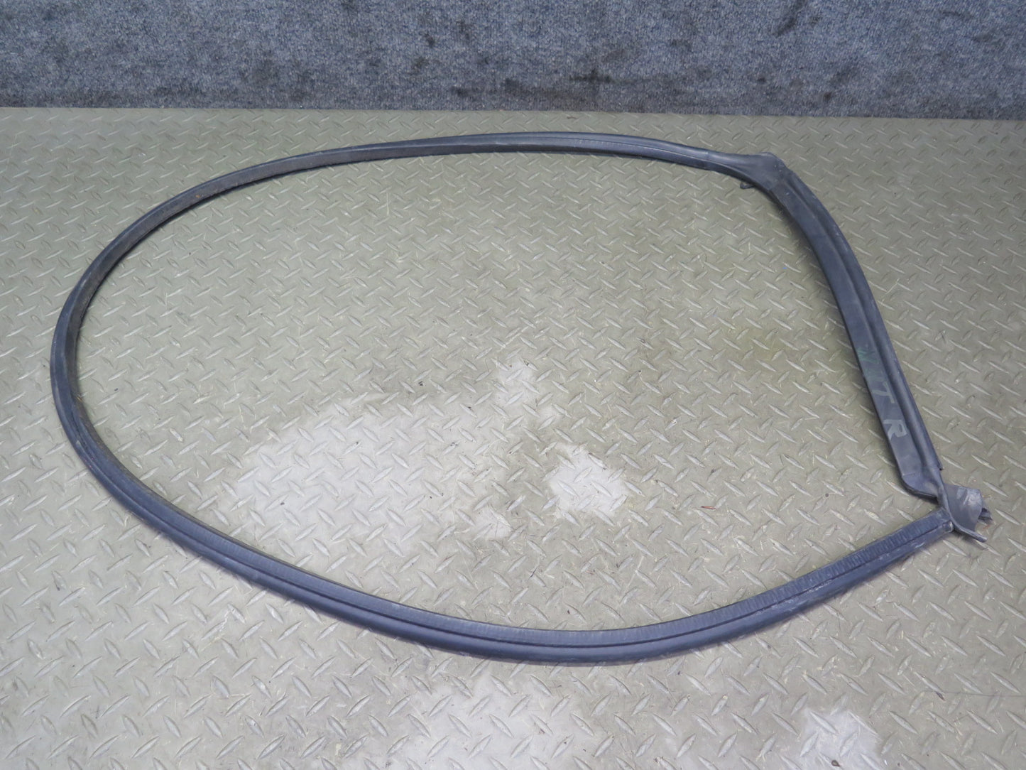 2003-2009 Hummer H2 Left & Right Roof Under Door Weatherstrip Rubber Seal Set