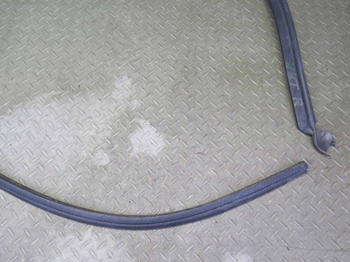 2003-2009 Hummer H2 Left & Right Roof Under Door Weatherstrip Rubber Seal Set