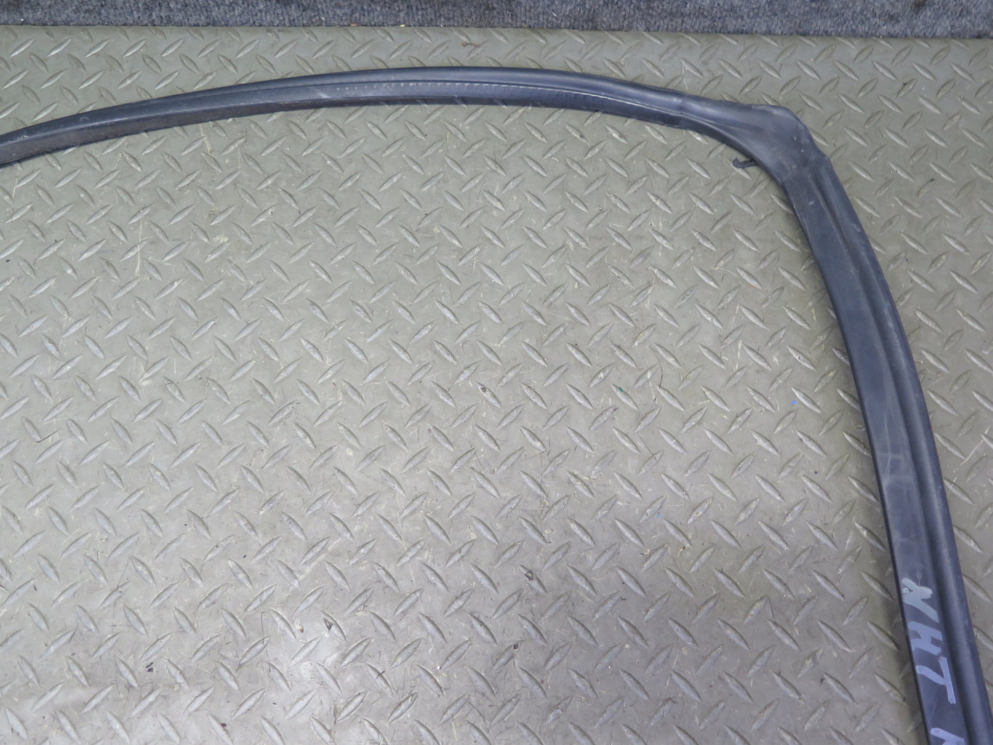2003-2009 Hummer H2 Left & Right Roof Under Door Weatherstrip Rubber Seal Set