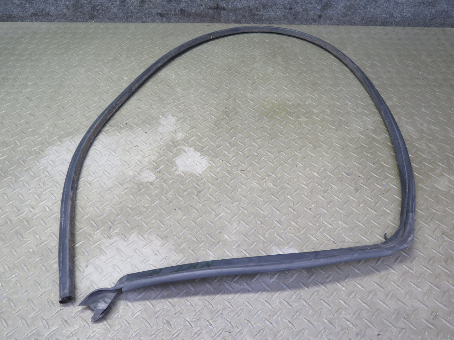 2003-2009 Hummer H2 Left & Right Roof Under Door Weatherstrip Rubber Seal Set