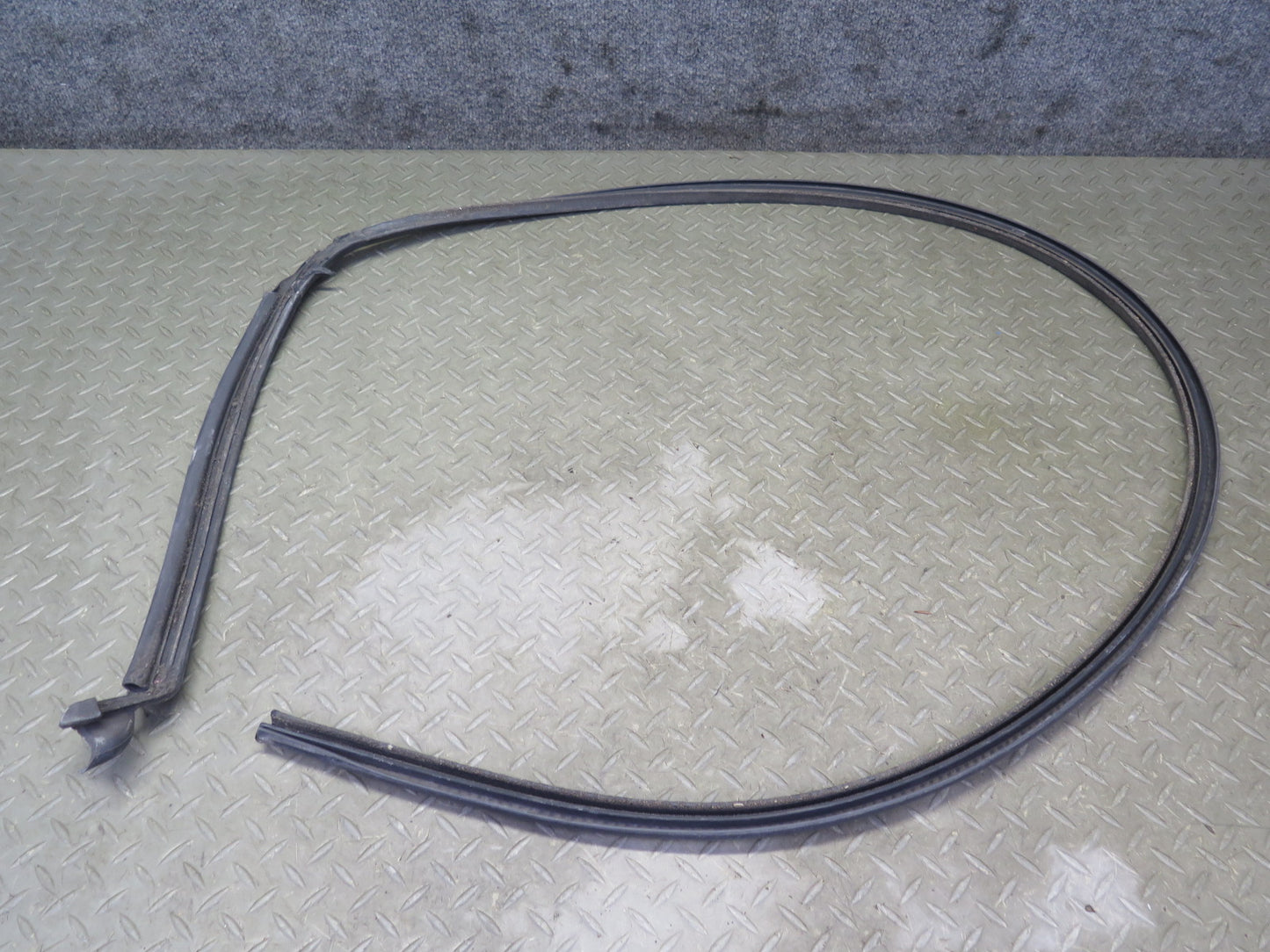 2003-2009 Hummer H2 Left & Right Roof Under Door Weatherstrip Rubber Seal Set