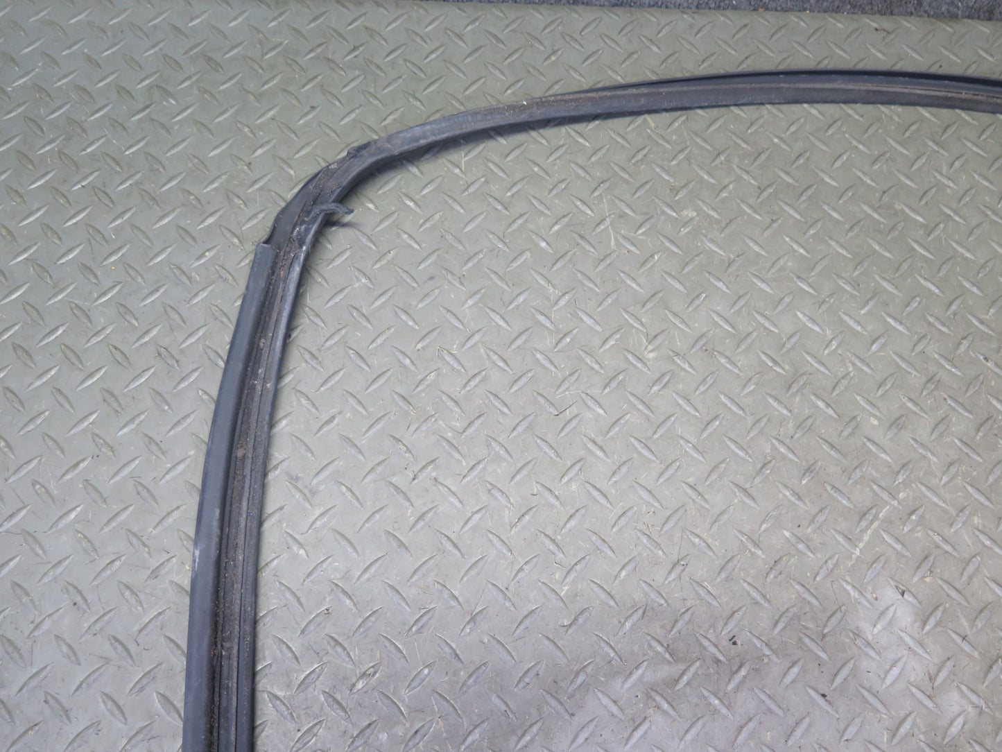 2003-2009 Hummer H2 Left & Right Roof Under Door Weatherstrip Rubber Seal Set