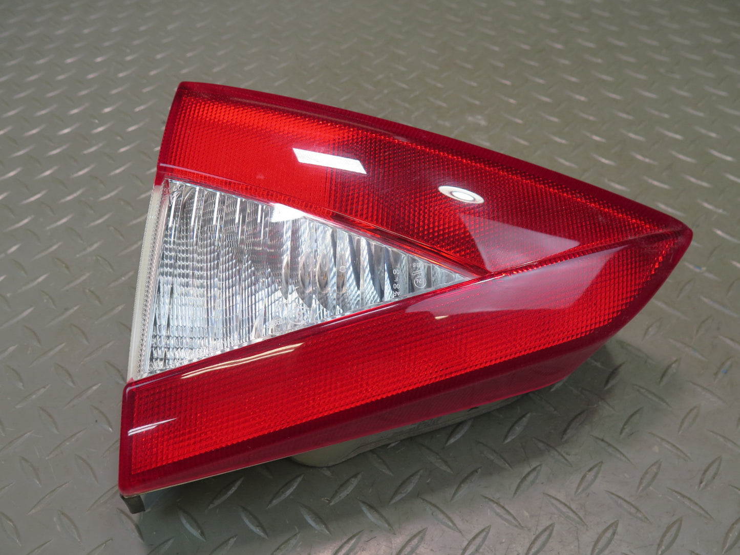 2008-2012 Maserati Granturismo M145 Rear Right Inner Tail Light Lamp 231568