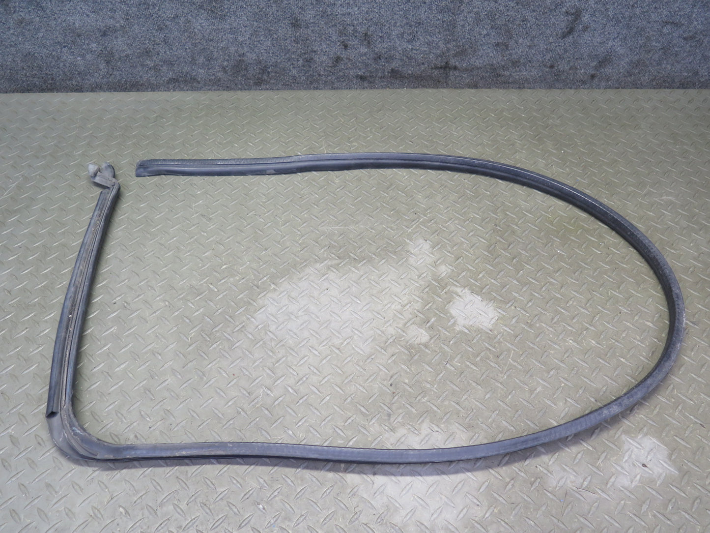 2003-2009 Hummer H2 Left & Right Roof Under Door Weatherstrip Rubber Seal Set