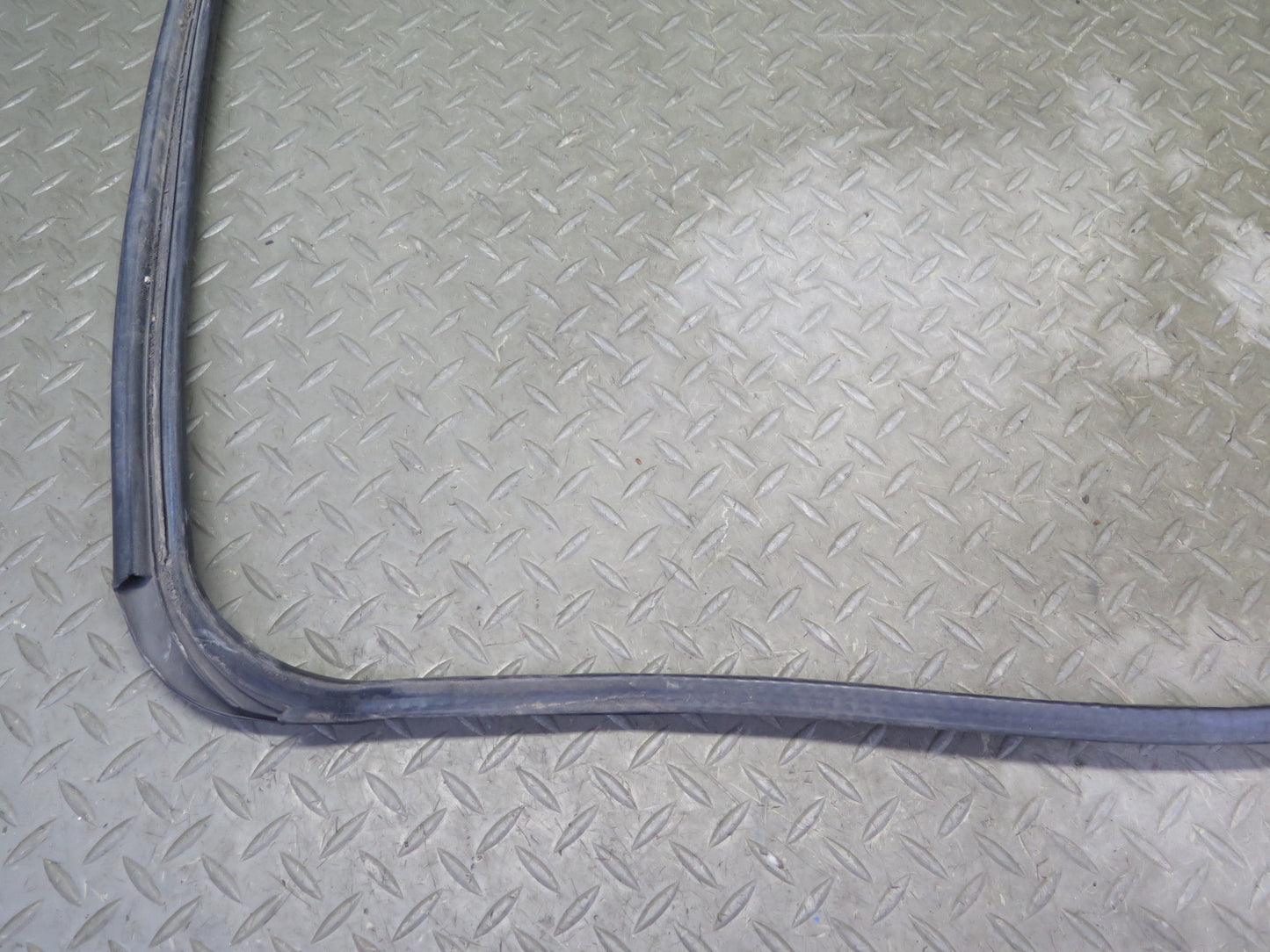 2003-2009 Hummer H2 Left & Right Roof Under Door Weatherstrip Rubber Seal Set