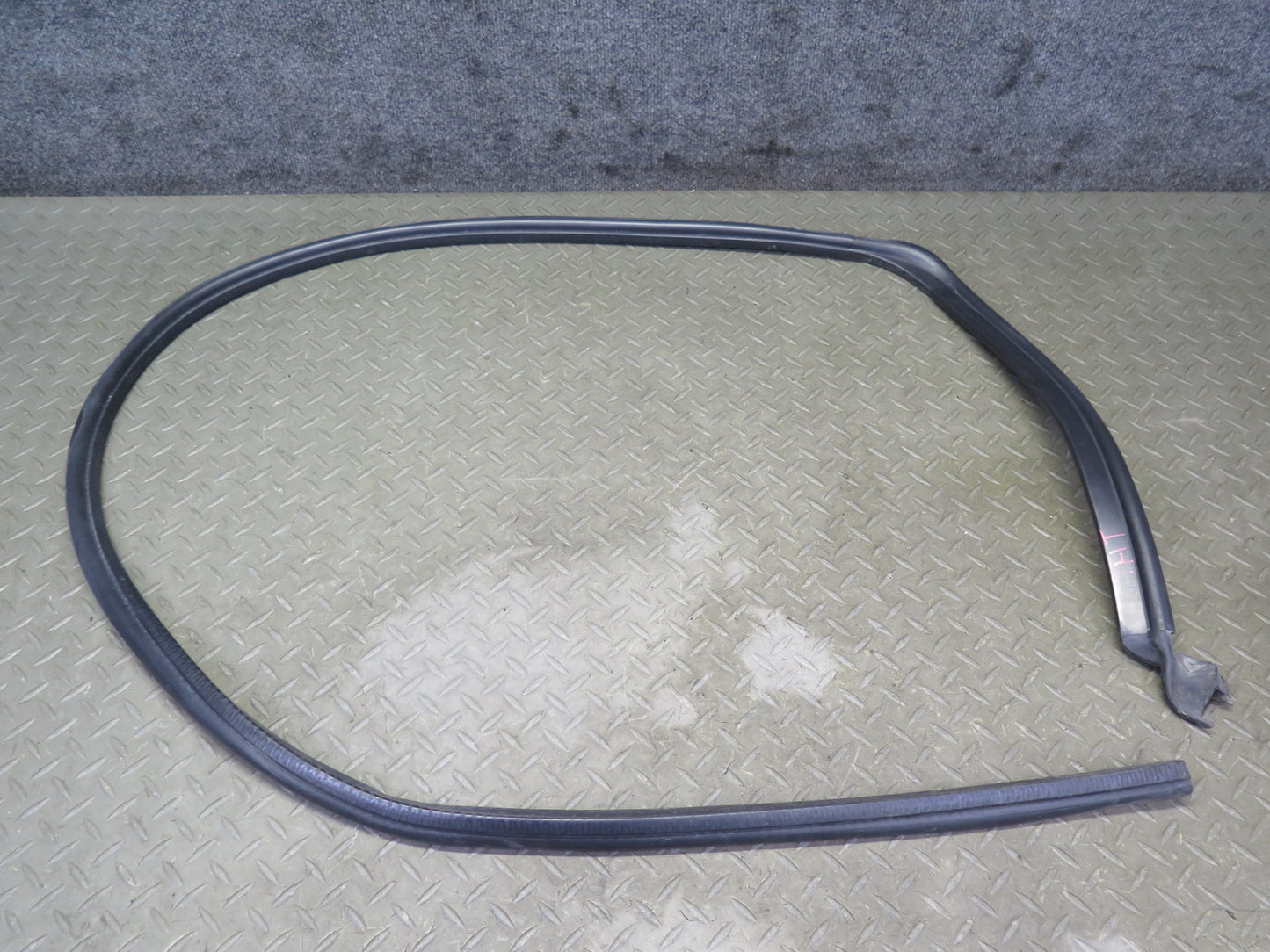 2003-2009 Hummer H2 Left & Right Roof Under Door Weatherstrip Rubber Seal Set