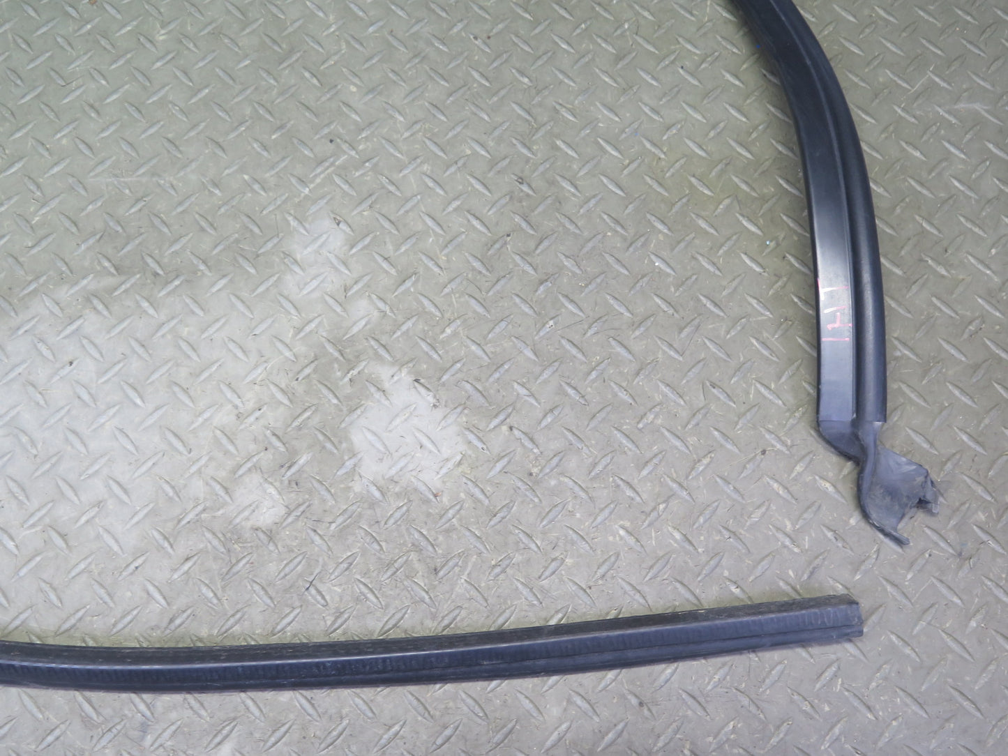 2003-2009 Hummer H2 Left & Right Roof Under Door Weatherstrip Rubber Seal Set