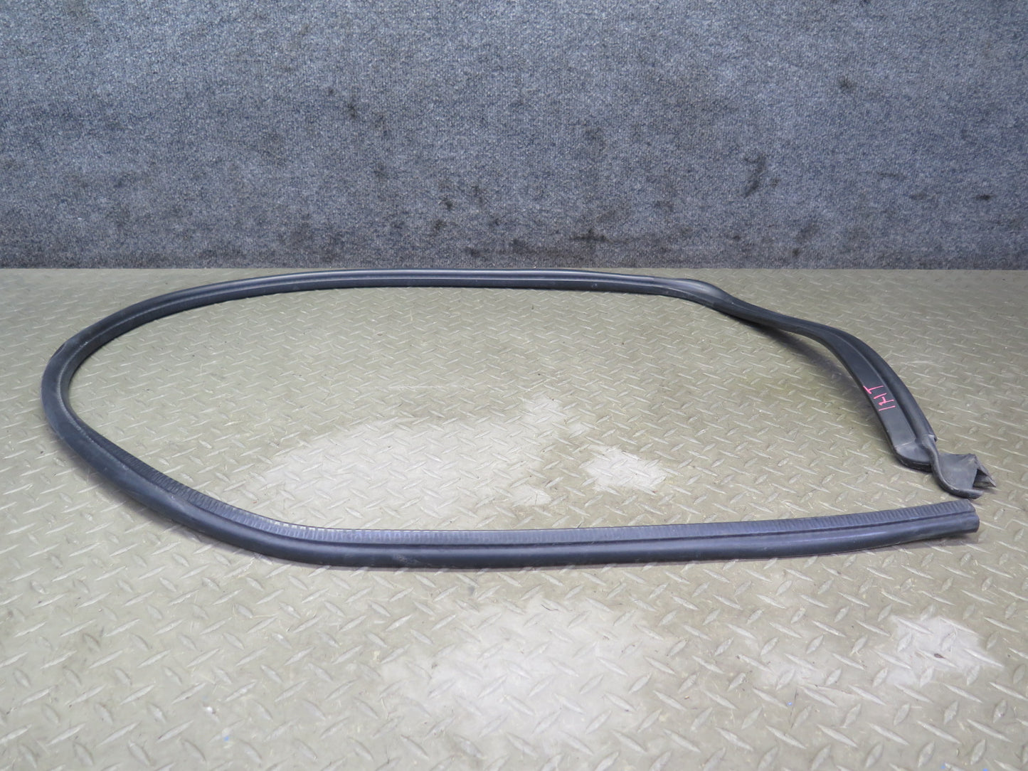 2003-2009 Hummer H2 Left & Right Roof Under Door Weatherstrip Rubber Seal Set