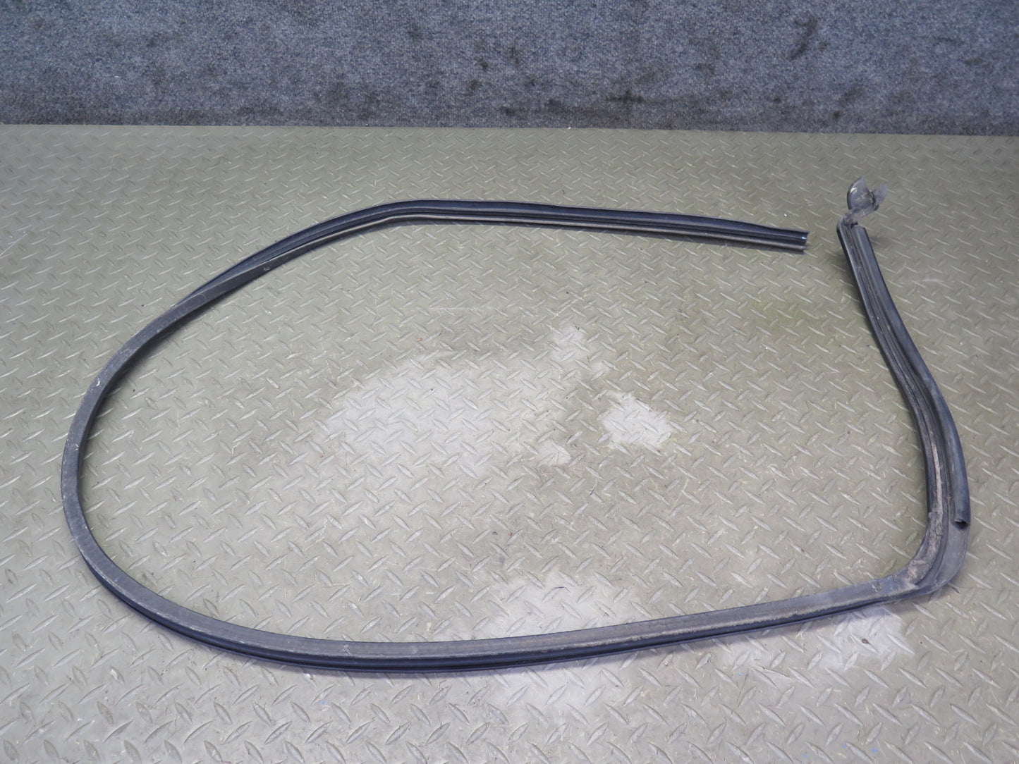 2003-2009 Hummer H2 Left & Right Roof Under Door Weatherstrip Rubber Seal Set