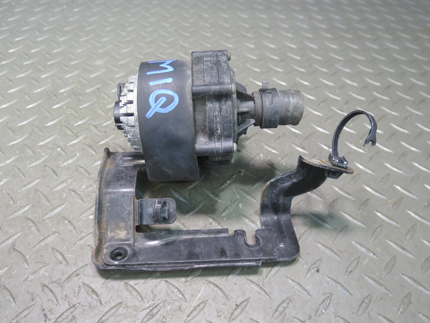 2014-2015 Infiniti QX60 2.5L Hybrid Engine Alternator Generator w Bracket