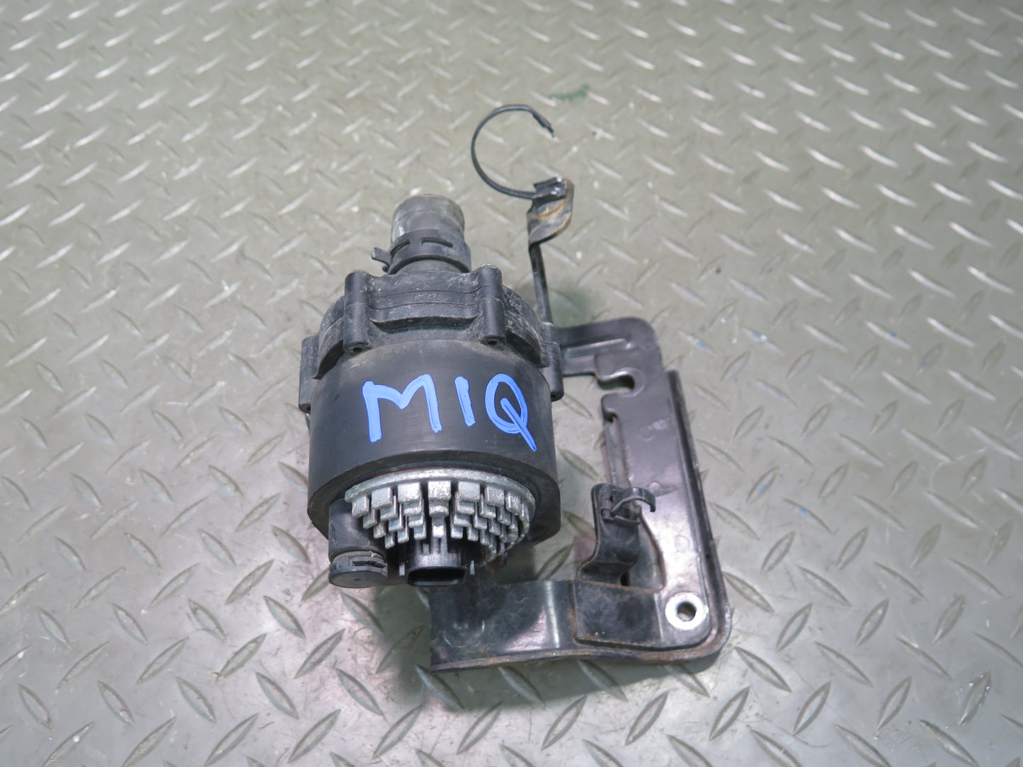 2014-2015 Infiniti QX60 2.5L Hybrid Engine Alternator Generator w Bracket