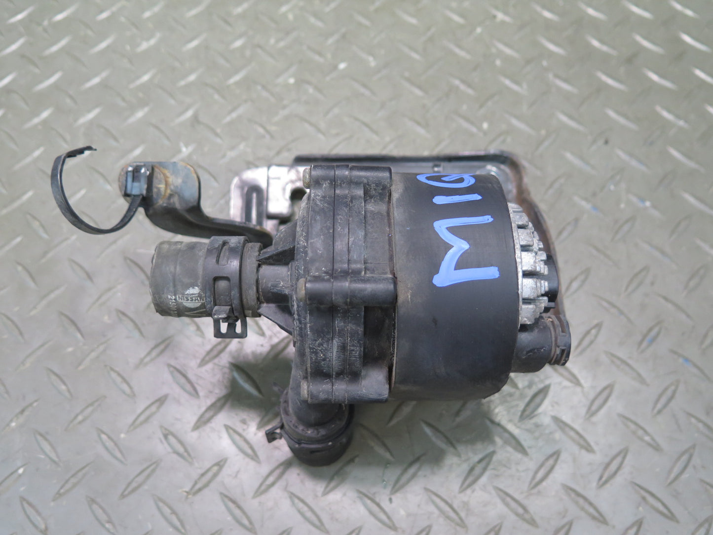 2014-2015 Infiniti QX60 2.5L Hybrid Engine Alternator Generator w Bracket