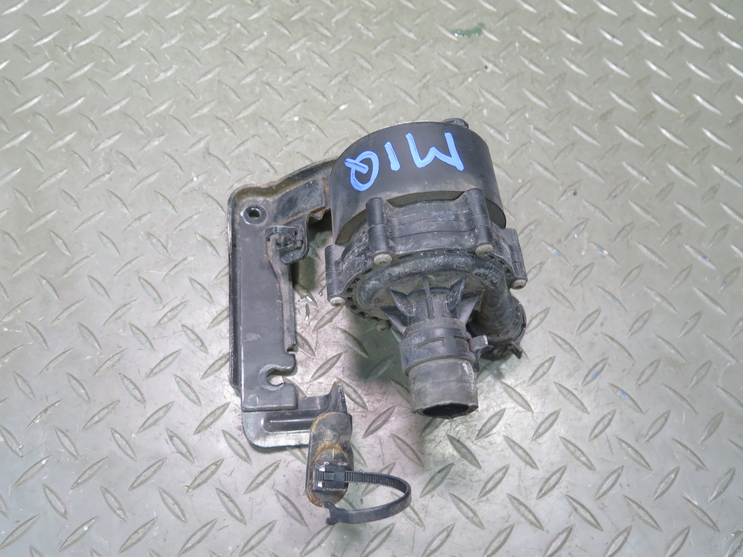 2014-2015 Infiniti QX60 2.5L Hybrid Engine Alternator Generator w Bracket