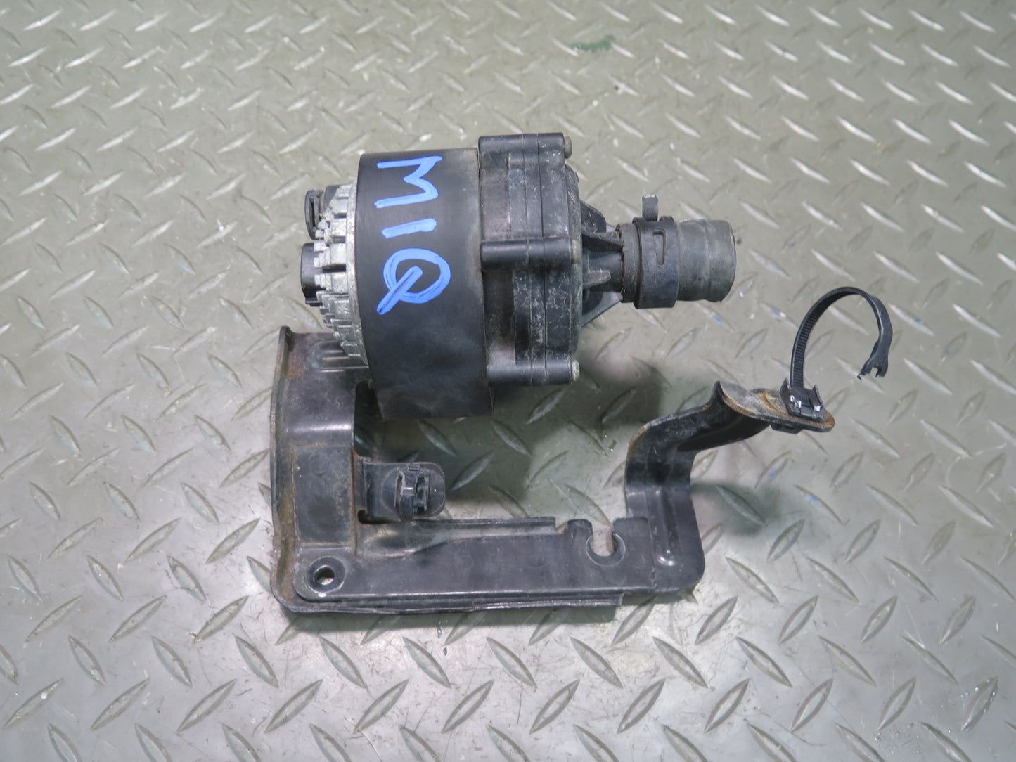 2014-2015 Infiniti QX60 2.5L Hybrid Engine Alternator Generator w Bracket