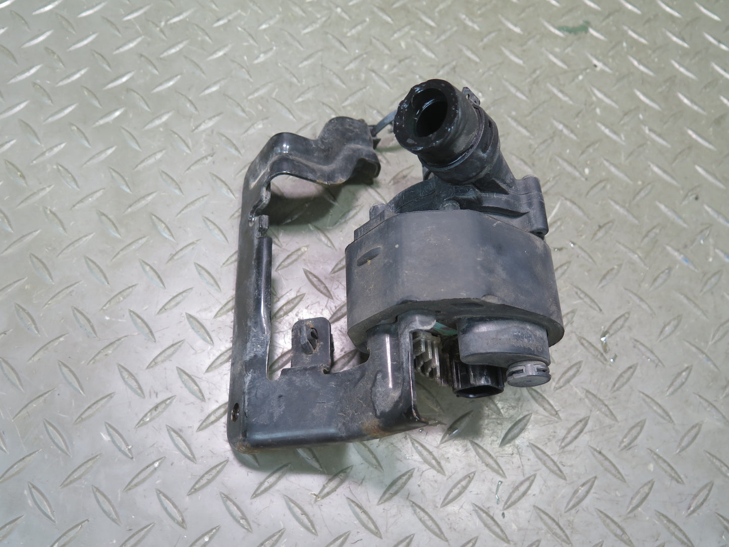 2014-2015 Infiniti QX60 2.5L Hybrid Engine Alternator Generator w Bracket