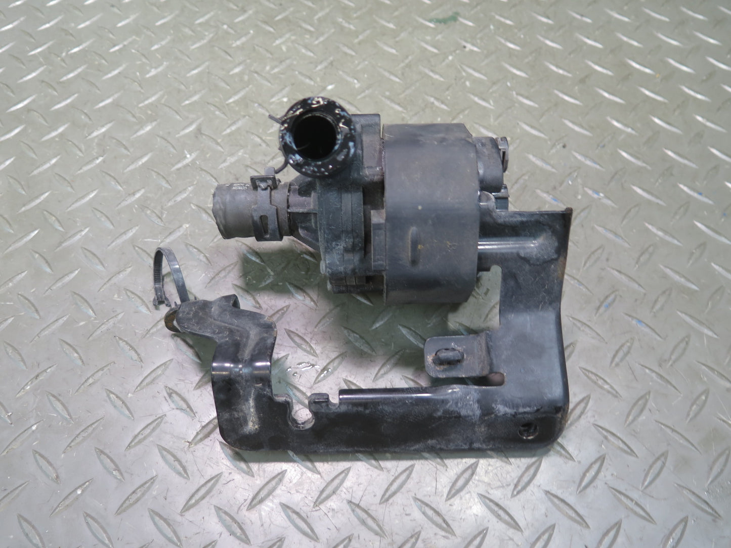 2014-2015 Infiniti QX60 2.5L Hybrid Engine Alternator Generator w Bracket