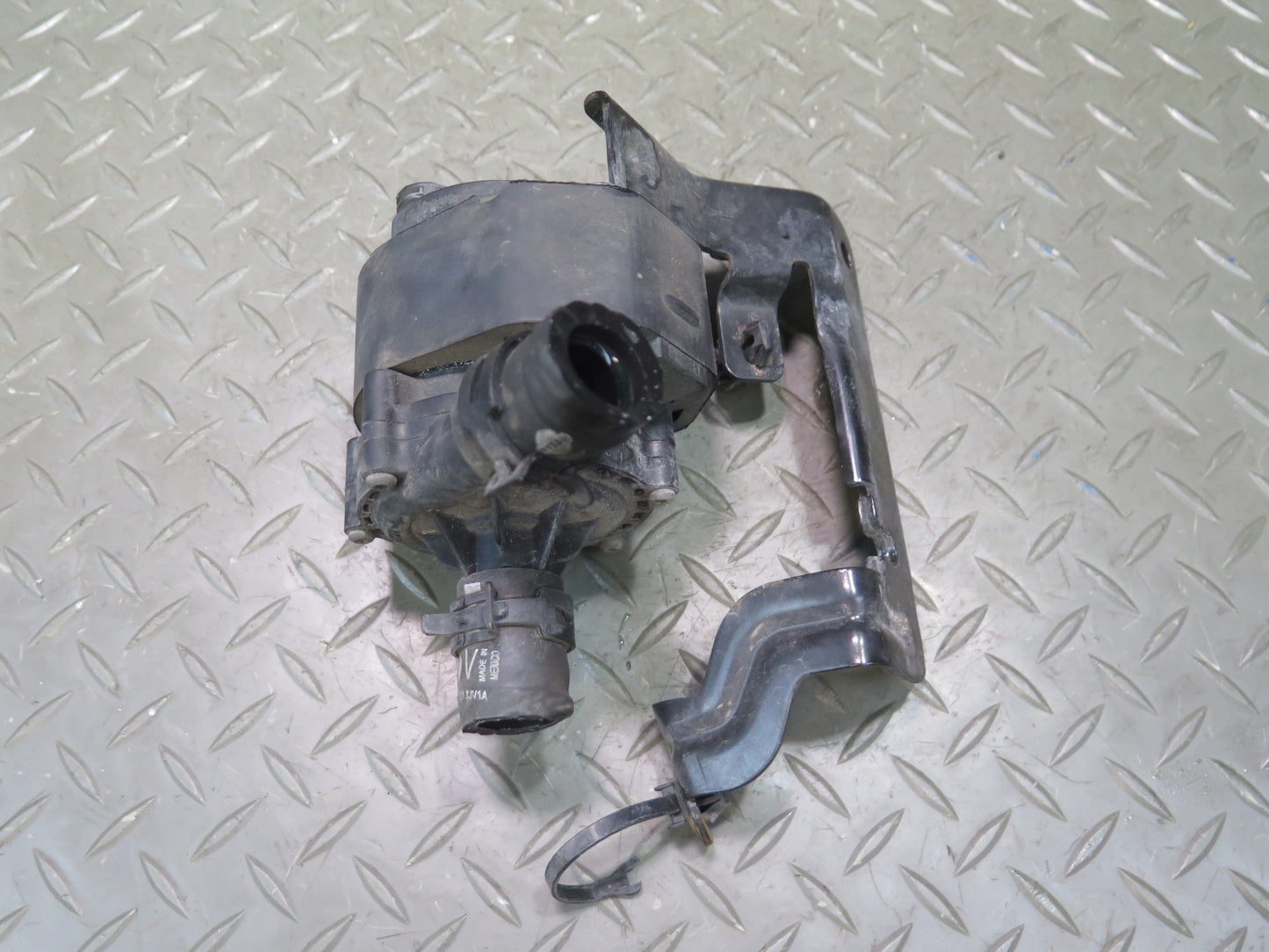 2014-2015 Infiniti QX60 2.5L Hybrid Engine Alternator Generator w Bracket