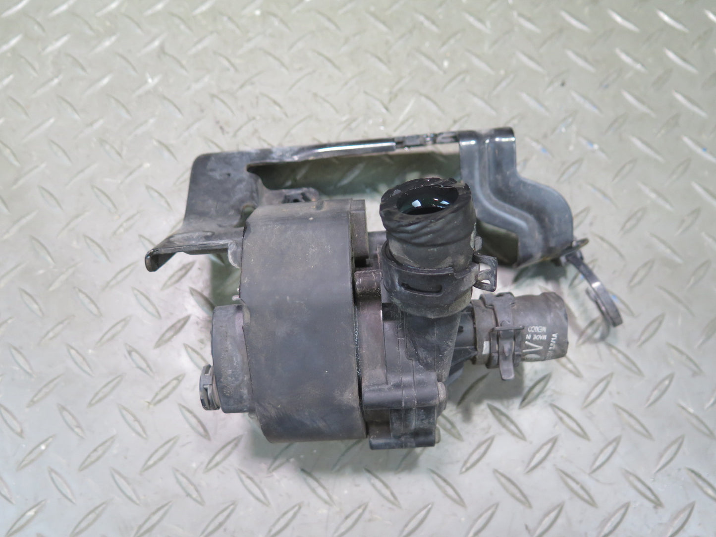 2014-2015 Infiniti QX60 2.5L Hybrid Engine Alternator Generator w Bracket