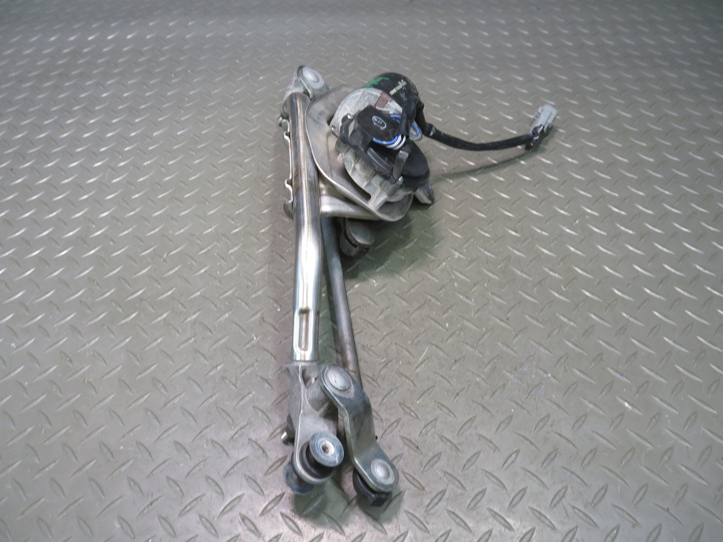 2008-2019 Maserati Granturismo M145 Front Wiper Transmission Linkage w Motor