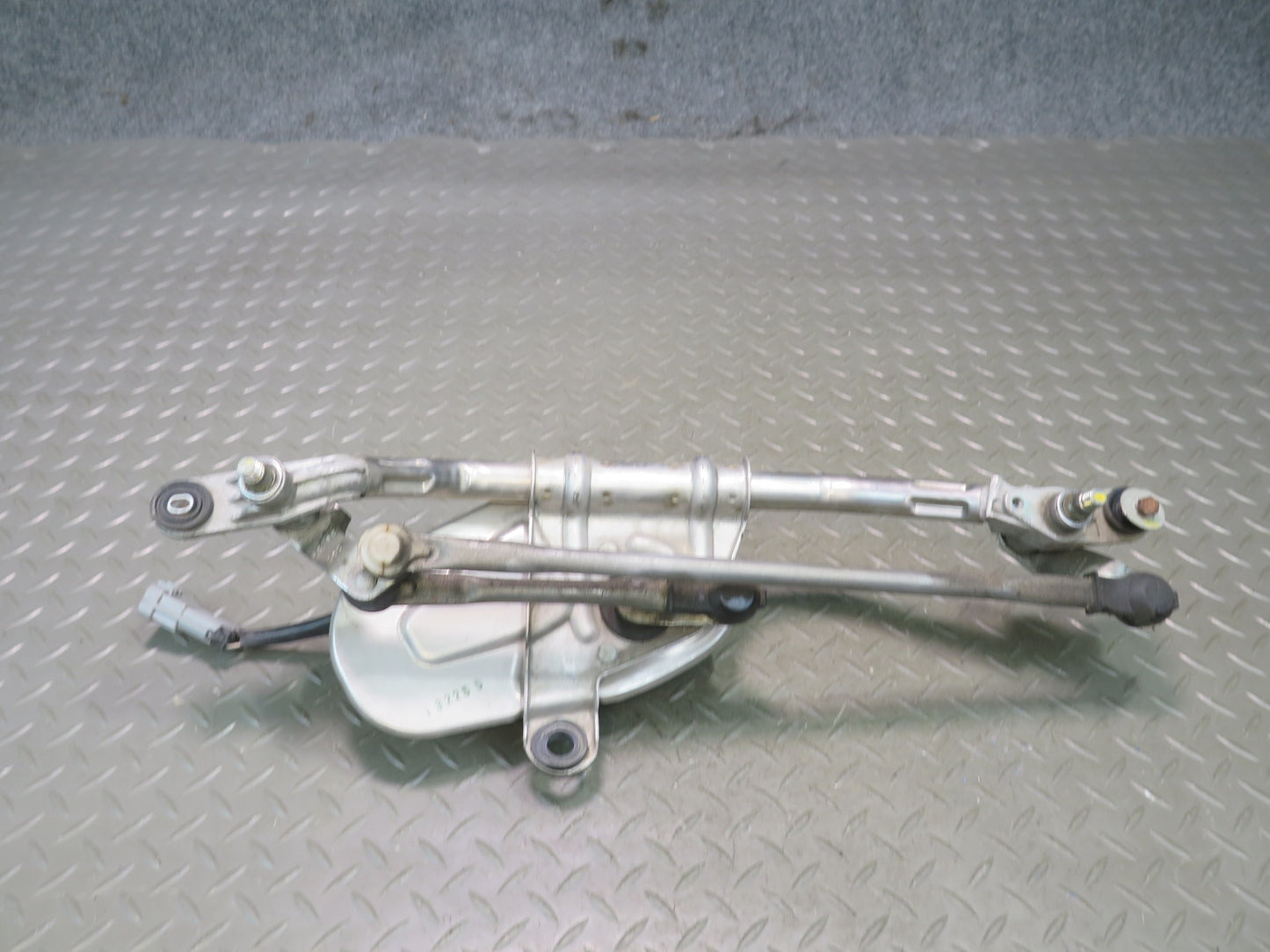 2008-2019 Maserati Granturismo M145 Front Wiper Transmission Linkage w Motor