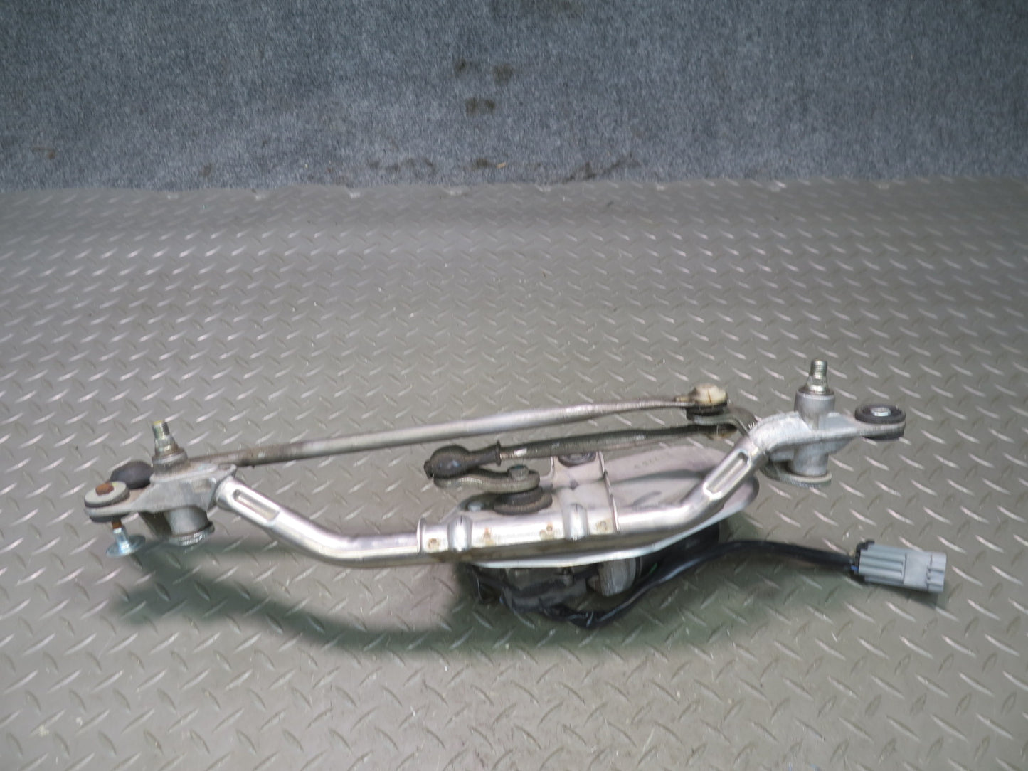 2008-2019 Maserati Granturismo M145 Front Wiper Transmission Linkage w Motor