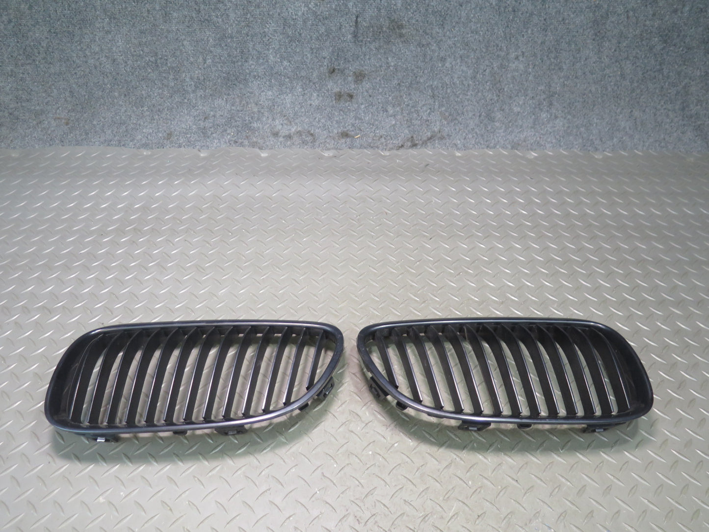 11-13 BMW E92 E93 Set of 2 Front Bumper Left & Right Kidney Grille OEM