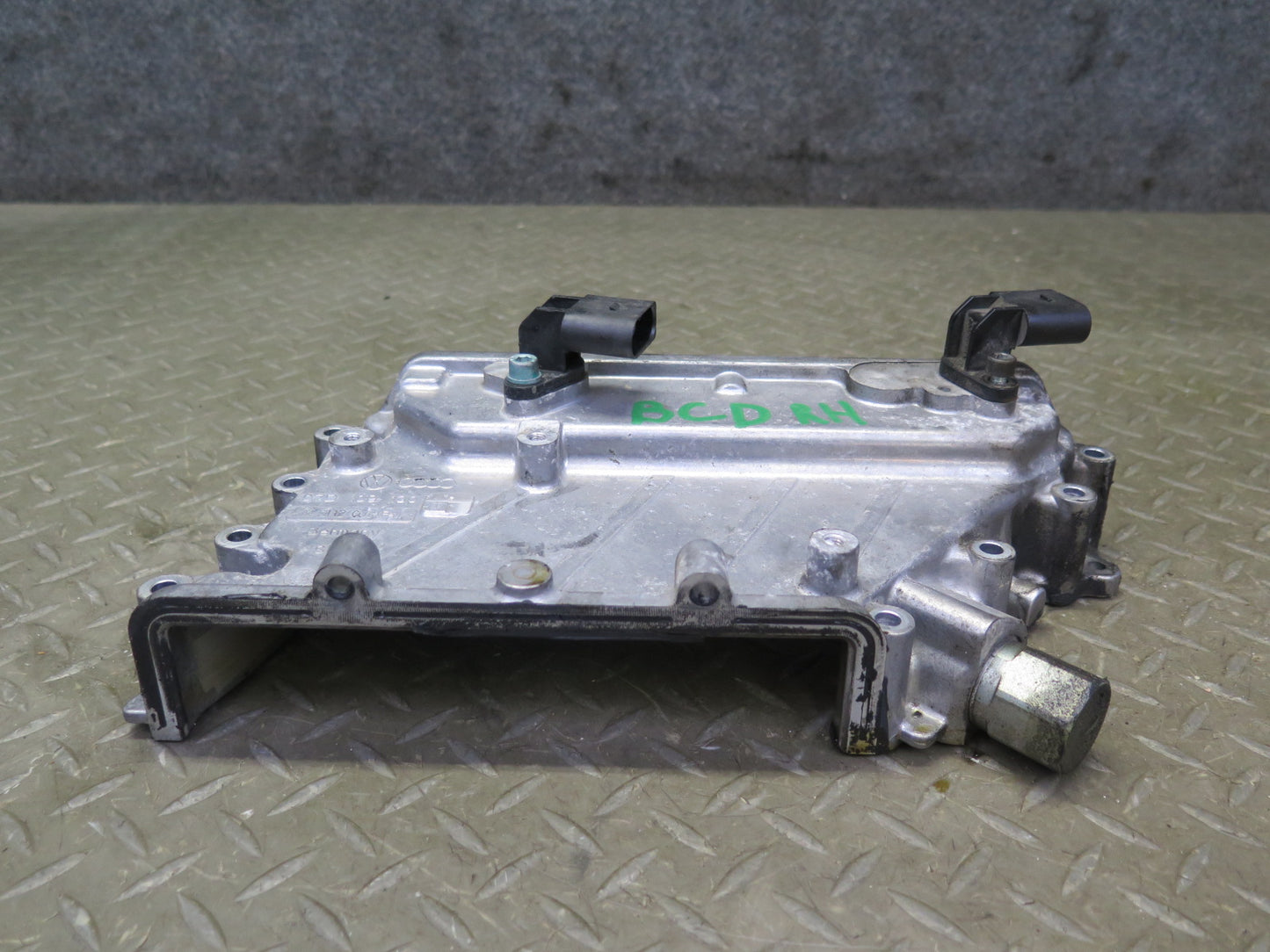 2006-2012 Bentley Flying Spur 6.0L Engine Right Timing Chain Cover