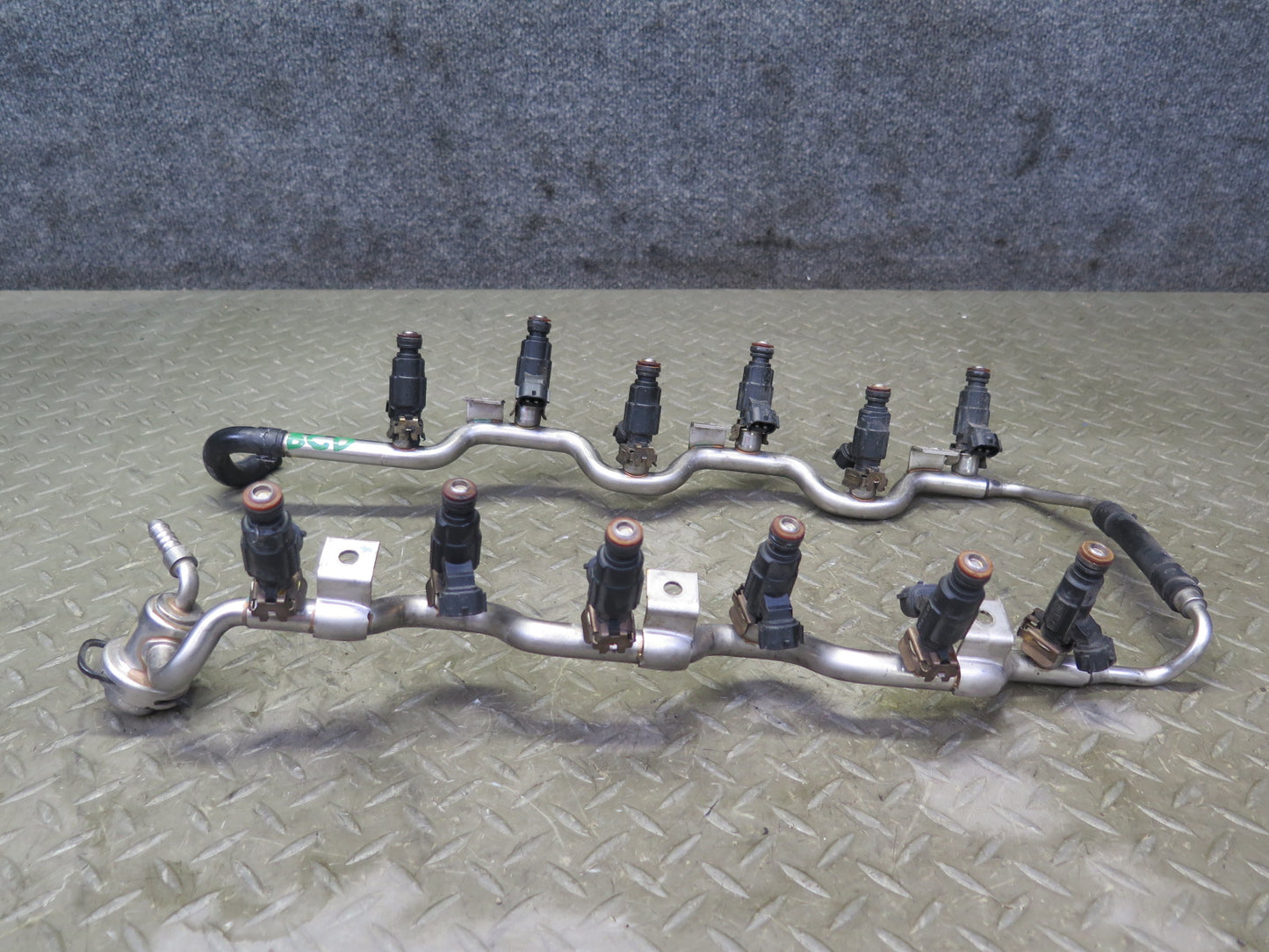 2006-2012 Bentley Flying Spur 6.0L Engine Fuel Rail W/ Injectors Set