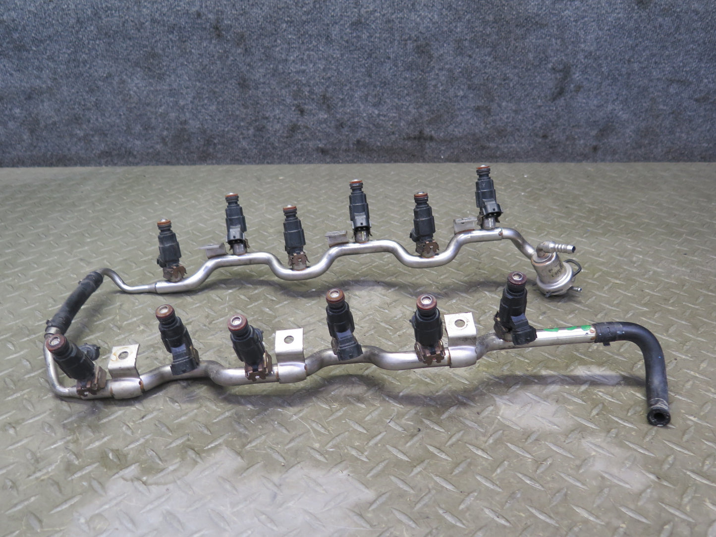 2006-2012 Bentley Flying Spur 6.0L Engine Fuel Rail W/ Injectors Set