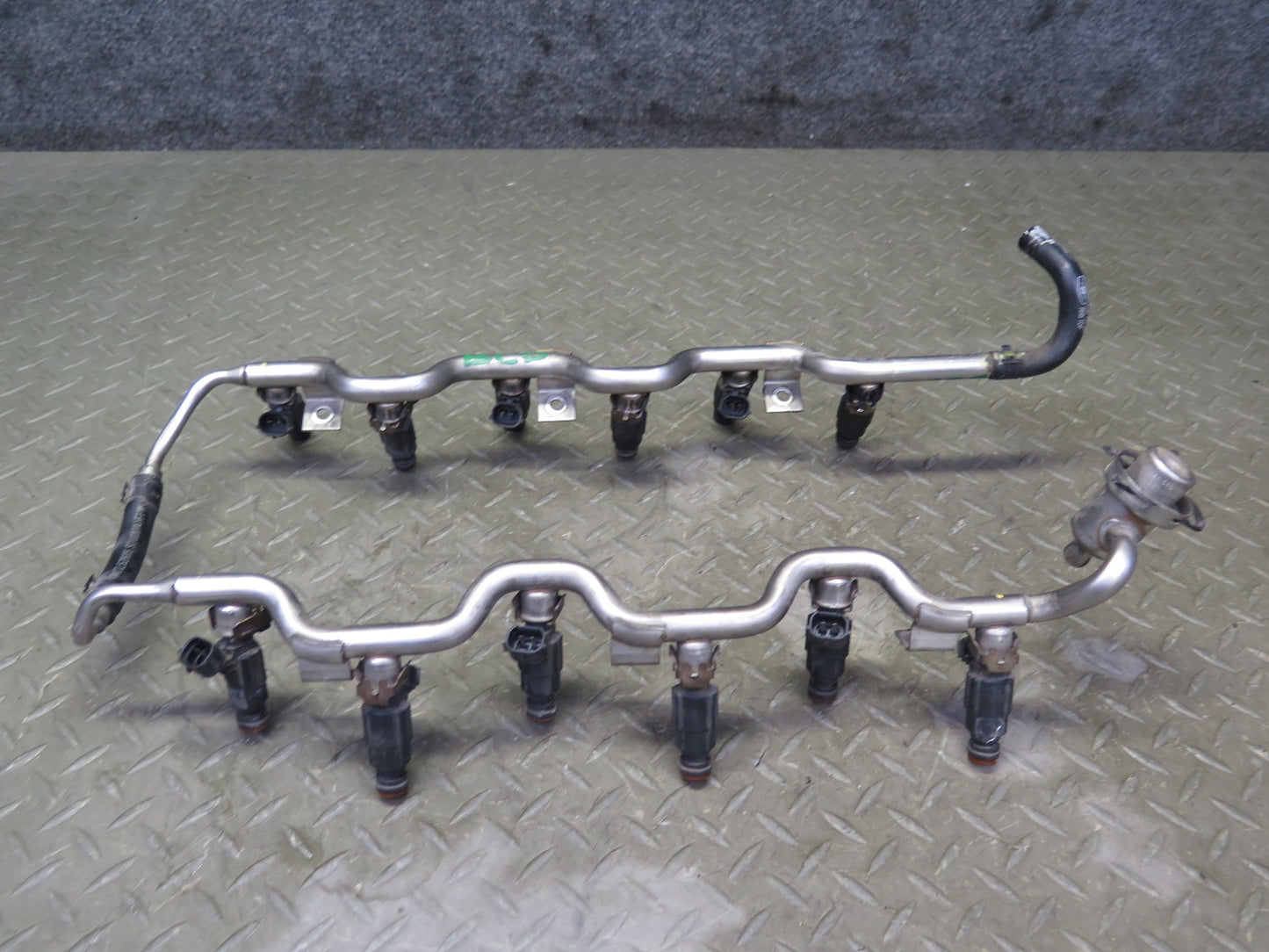 2006-2012 Bentley Flying Spur 6.0L Engine Fuel Rail W/ Injectors Set