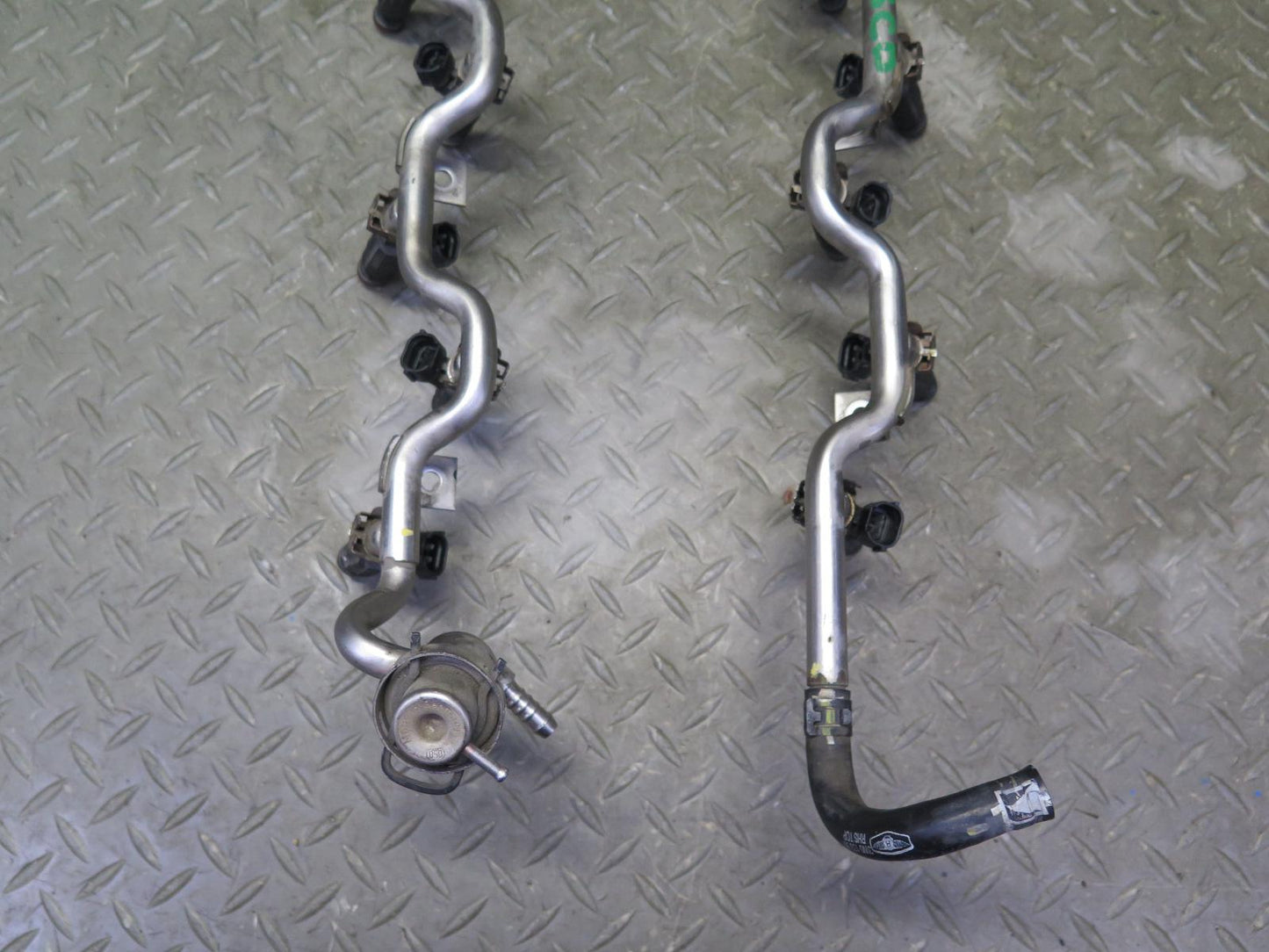 2006-2012 Bentley Flying Spur 6.0L Engine Fuel Rail W/ Injectors Set