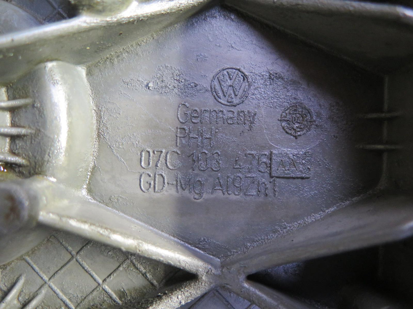 2006-2012 Bentley Flying Spur 6.0L Engine Motor Right Side Valve Cover