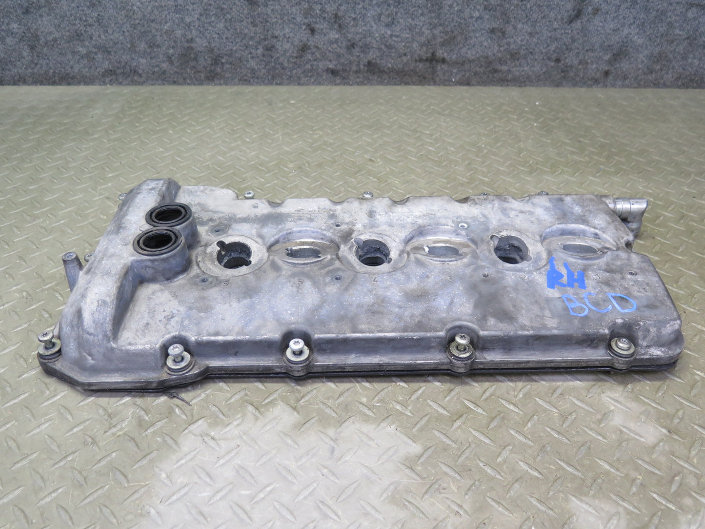 2006-2012 Bentley Flying Spur 6.0L Engine Motor Right Side Valve Cover