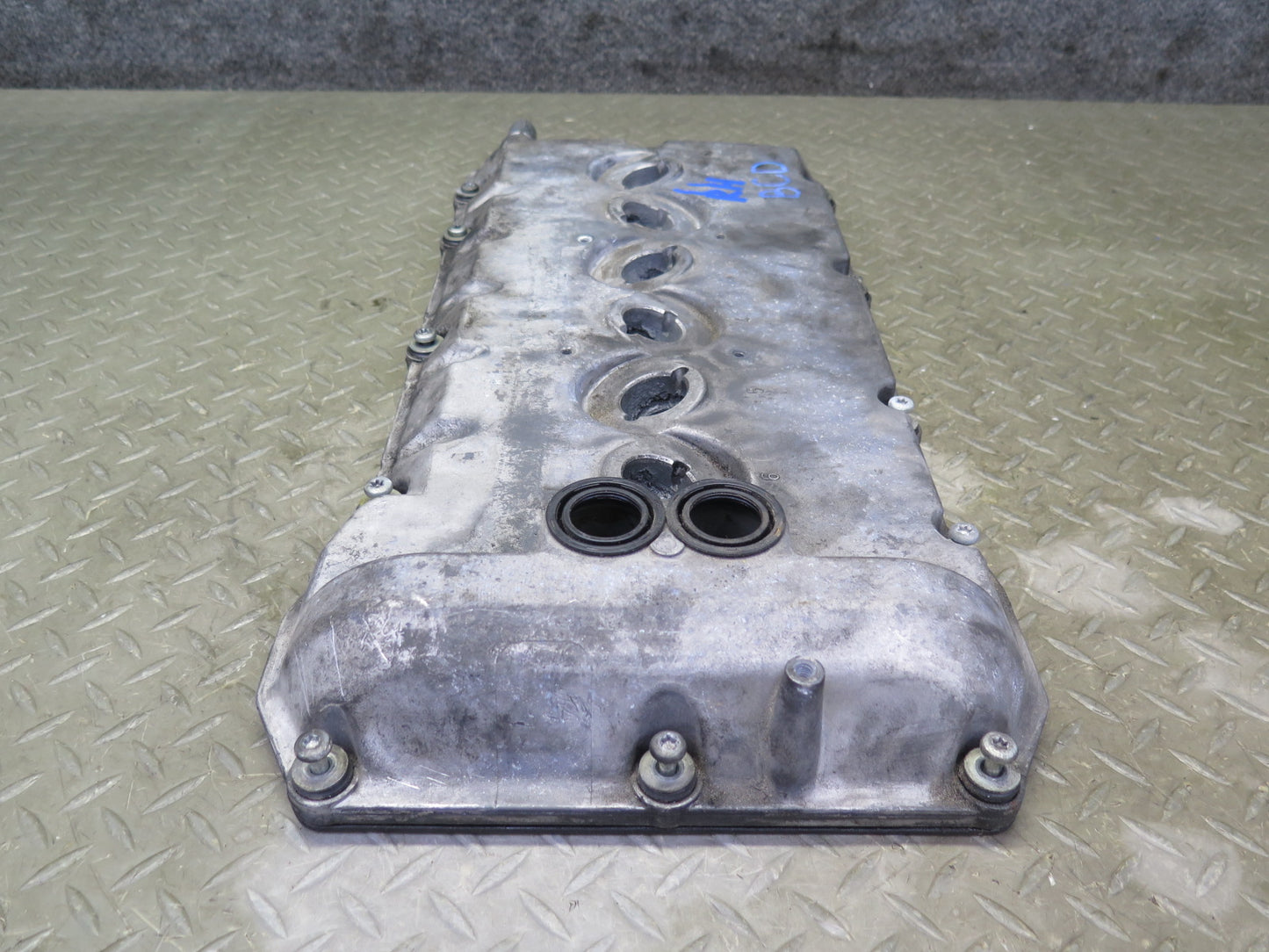 2006-2012 Bentley Flying Spur 6.0L Engine Motor Right Side Valve Cover