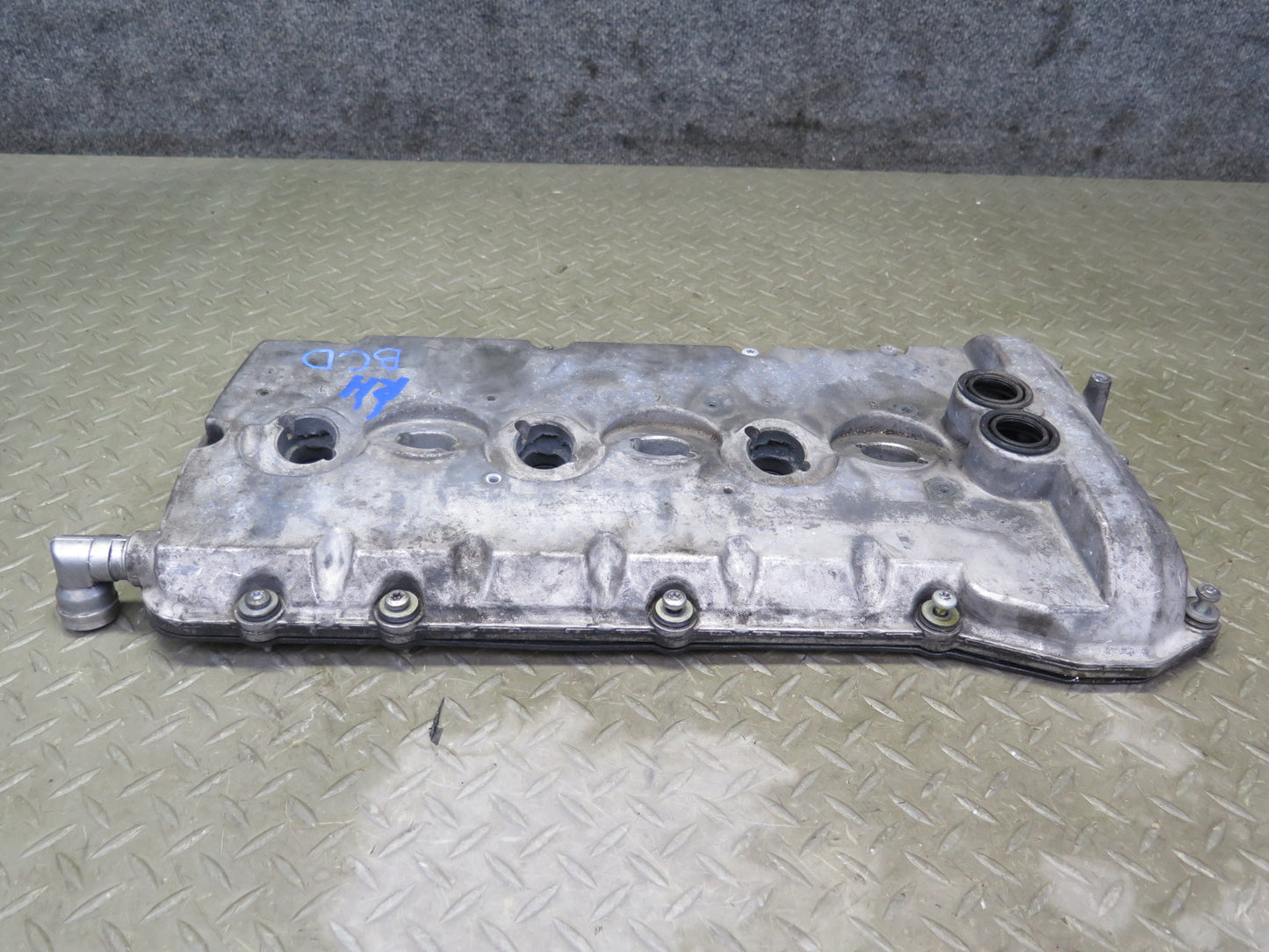 2006-2012 Bentley Flying Spur 6.0L Engine Motor Right Side Valve Cover