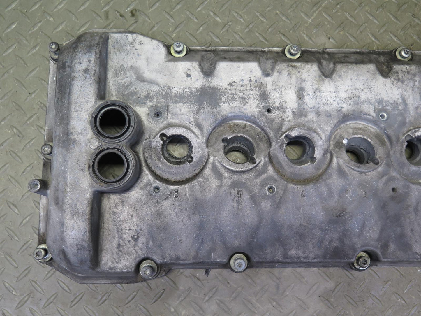 2006-2012 Bentley Flying Spur 6.0L Engine Motor Right Side Valve Cover