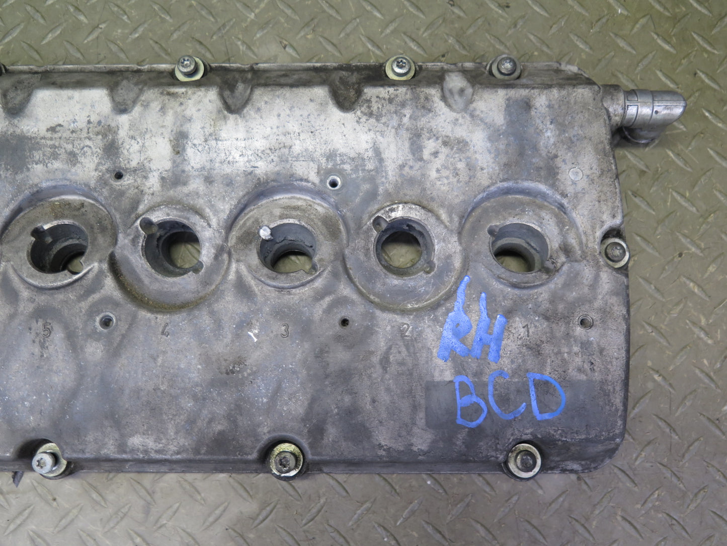 2006-2012 Bentley Flying Spur 6.0L Engine Motor Right Side Valve Cover