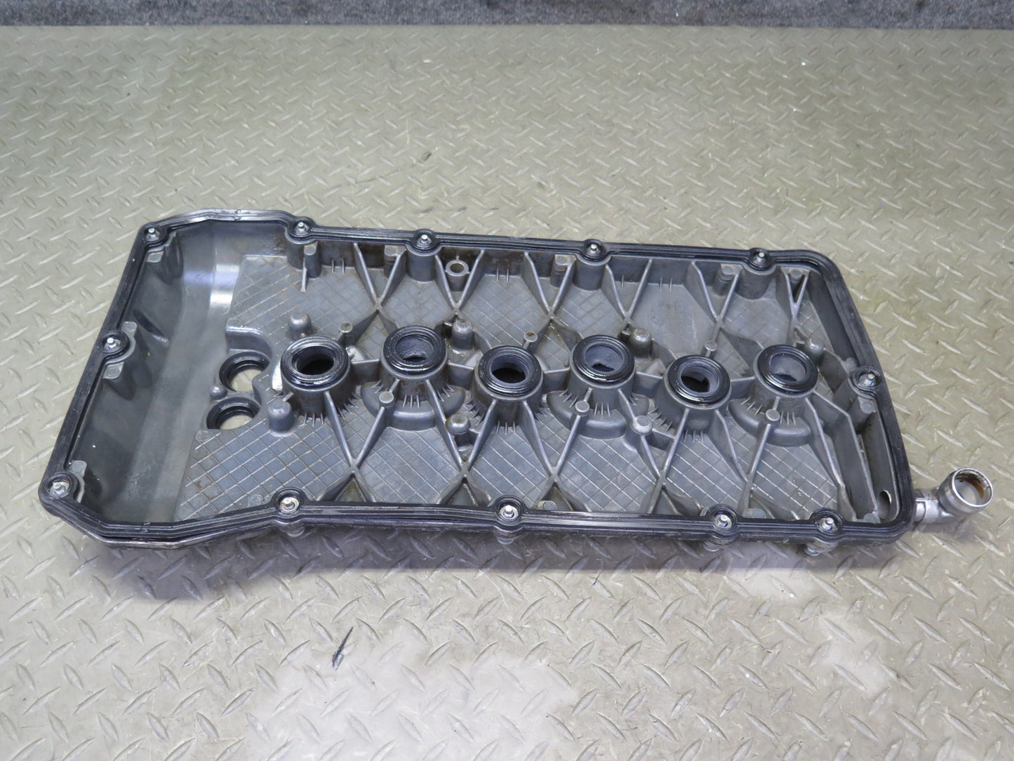 2006-2012 Bentley Flying Spur 6.0L Engine Motor Right Side Valve Cover