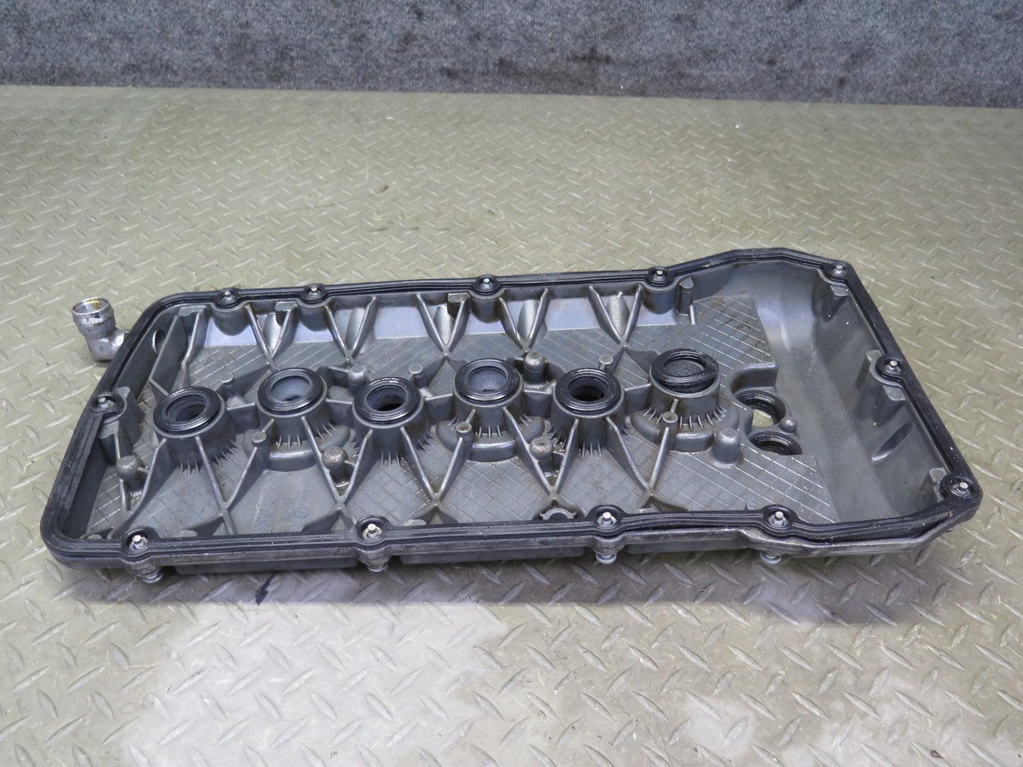 2006-2012 Bentley Flying Spur 6.0L Engine Motor Right Side Valve Cover