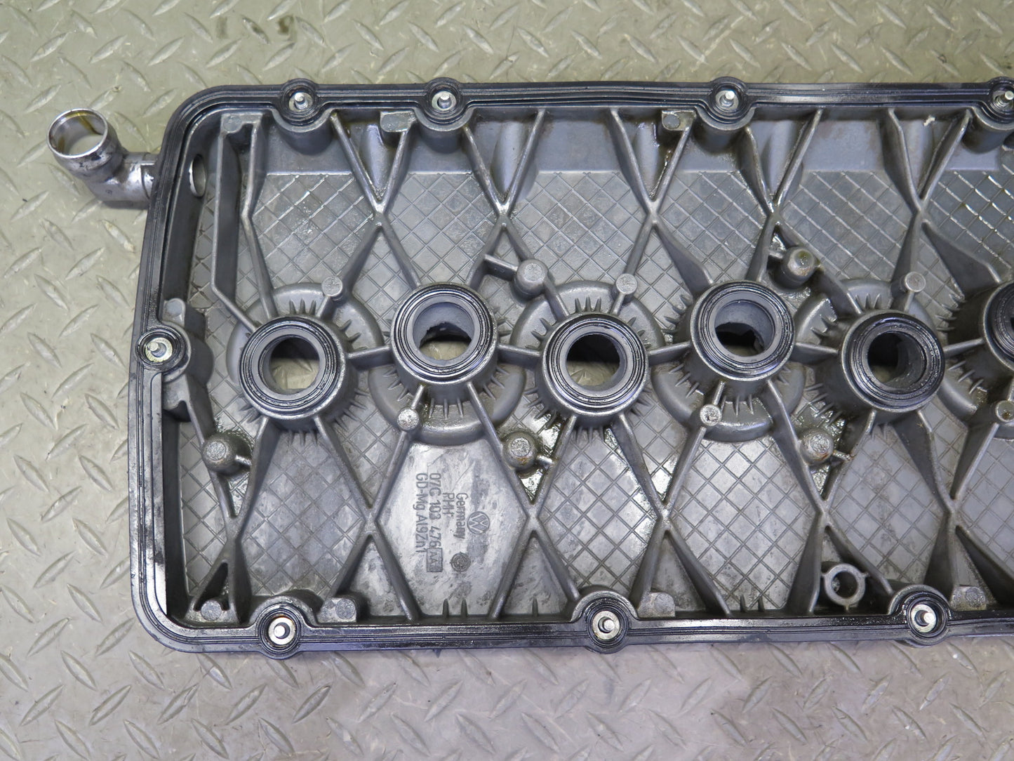 2006-2012 Bentley Flying Spur 6.0L Engine Motor Right Side Valve Cover