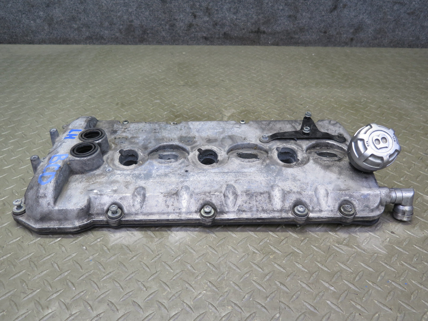 2006-2012 Bentley Flying Spur 6.0L Engine Motor Left Side Valve Cover W/ Oil Cap