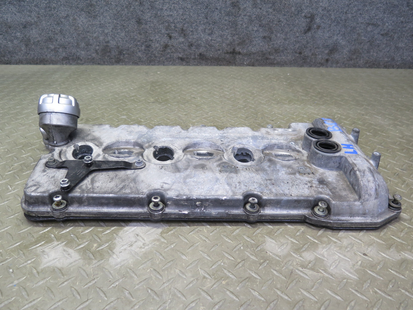 2006-2012 Bentley Flying Spur 6.0L Engine Motor Left Side Valve Cover W/ Oil Cap