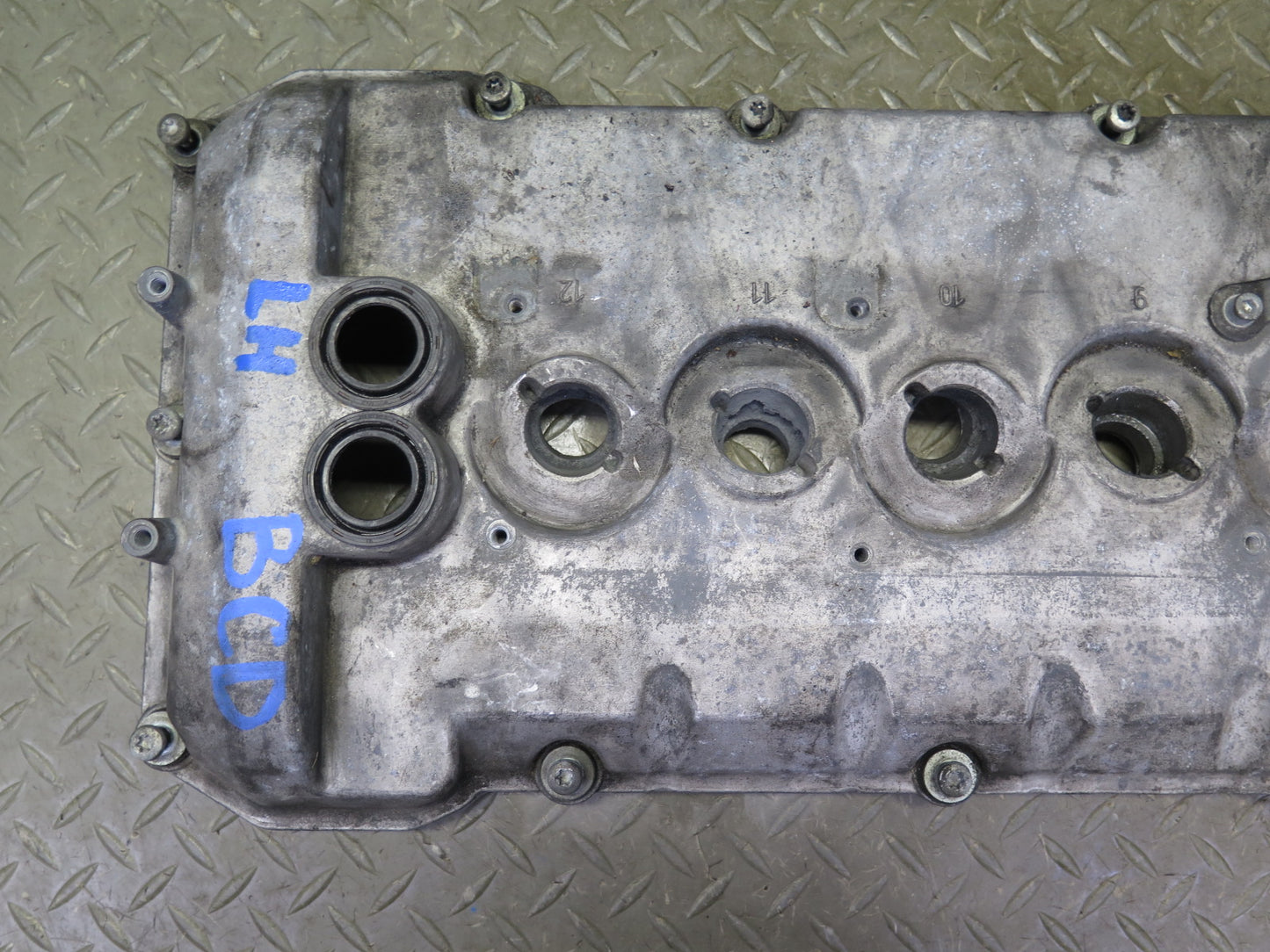 2006-2012 Bentley Flying Spur 6.0L Engine Motor Left Side Valve Cover W/ Oil Cap