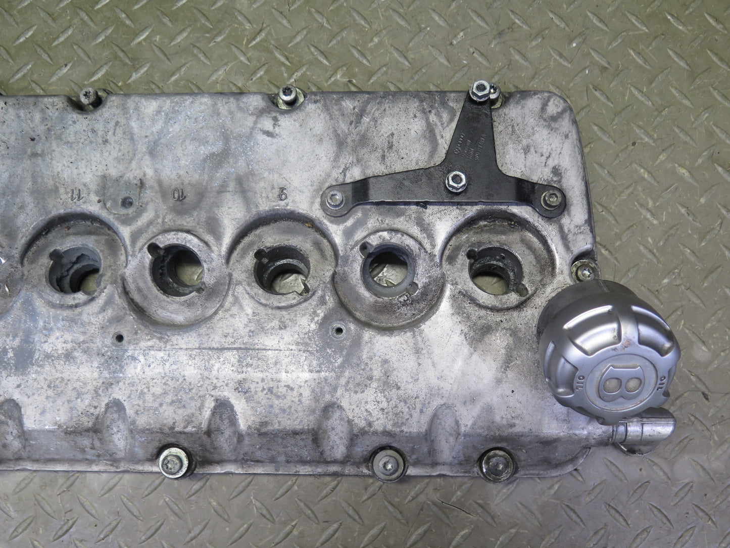 2006-2012 Bentley Flying Spur 6.0L Engine Motor Left Side Valve Cover W/ Oil Cap
