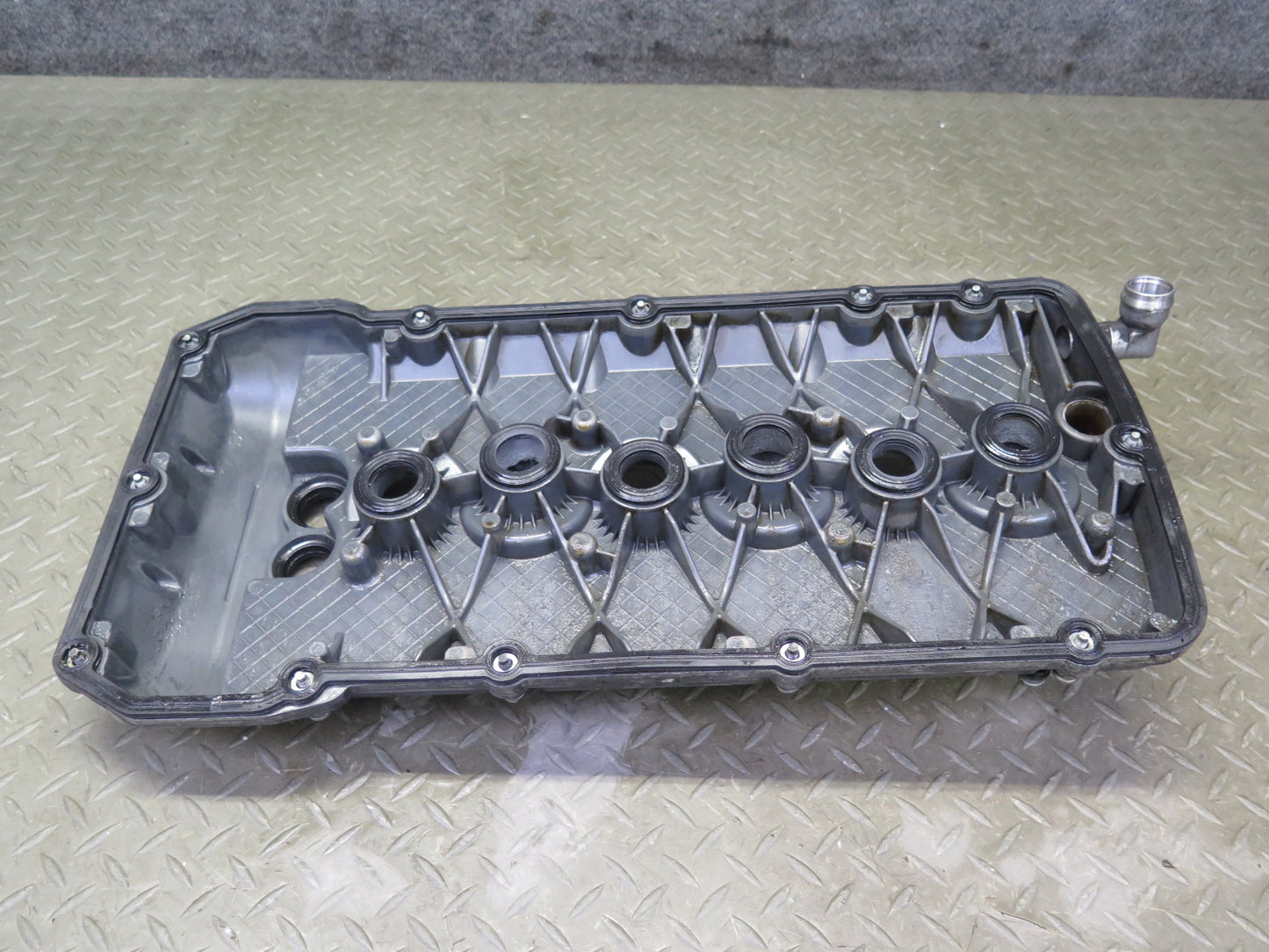 2006-2012 Bentley Flying Spur 6.0L Engine Motor Left Side Valve Cover W/ Oil Cap