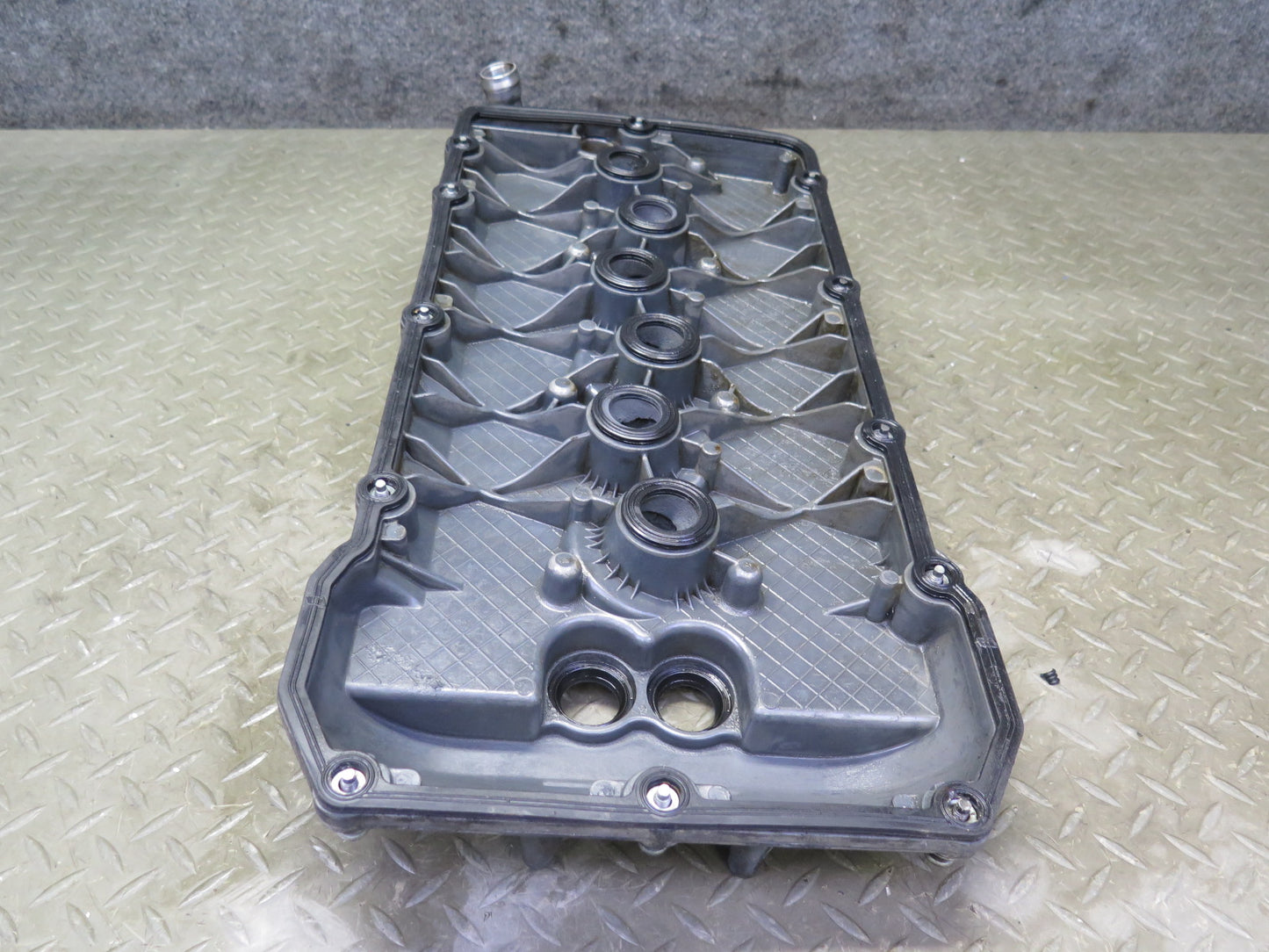 2006-2012 Bentley Flying Spur 6.0L Engine Motor Left Side Valve Cover W/ Oil Cap