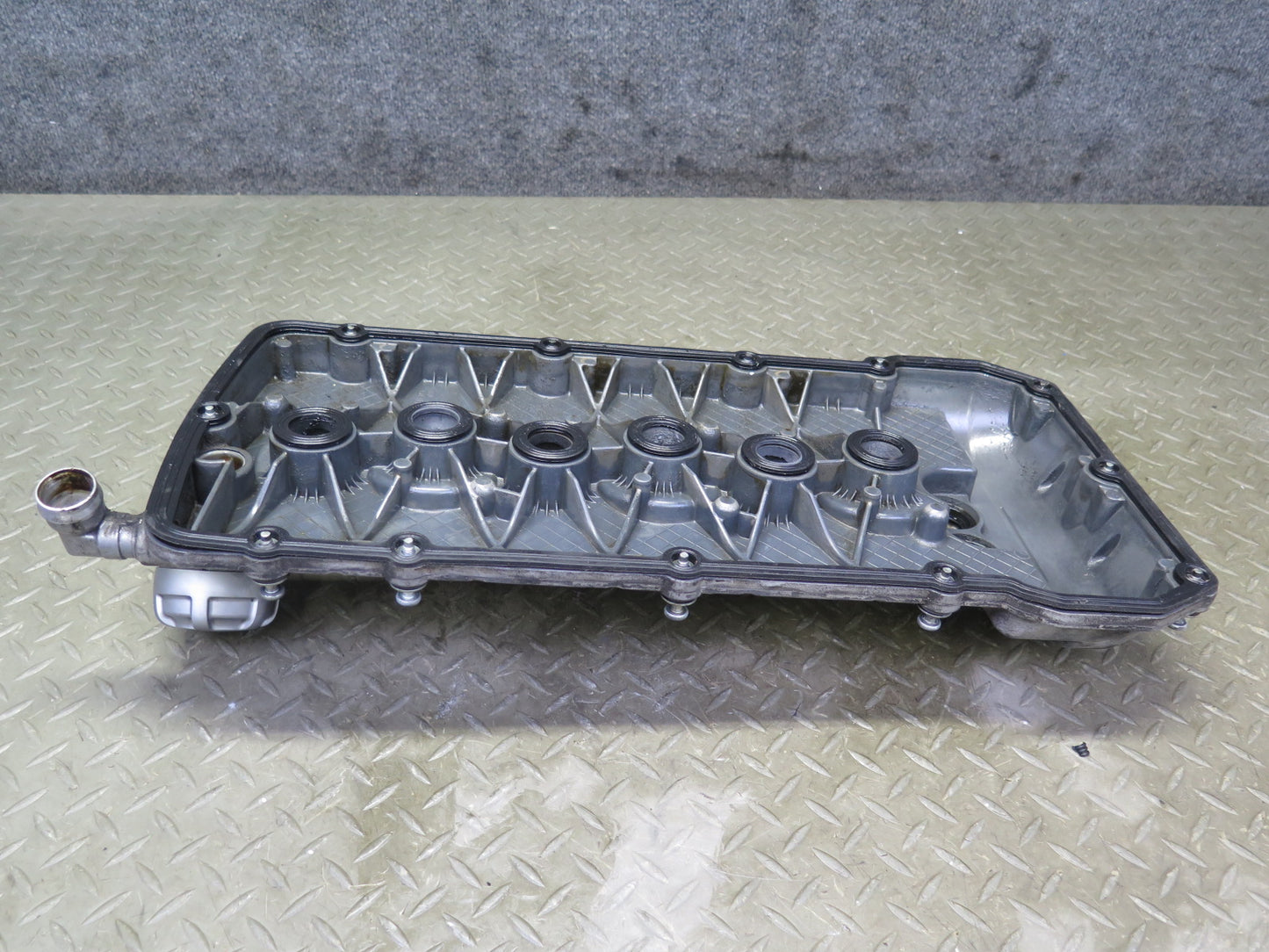 2006-2012 Bentley Flying Spur 6.0L Engine Motor Left Side Valve Cover W/ Oil Cap