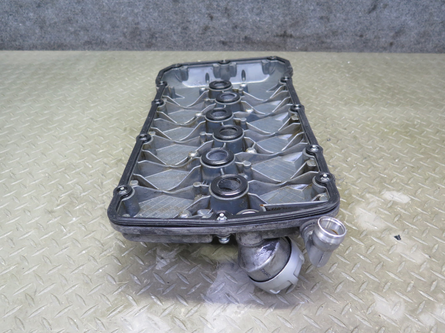 2006-2012 Bentley Flying Spur 6.0L Engine Motor Left Side Valve Cover W/ Oil Cap