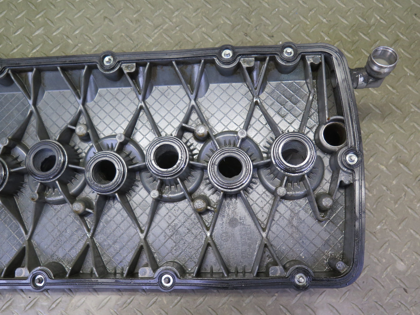 2006-2012 Bentley Flying Spur 6.0L Engine Motor Left Side Valve Cover W/ Oil Cap